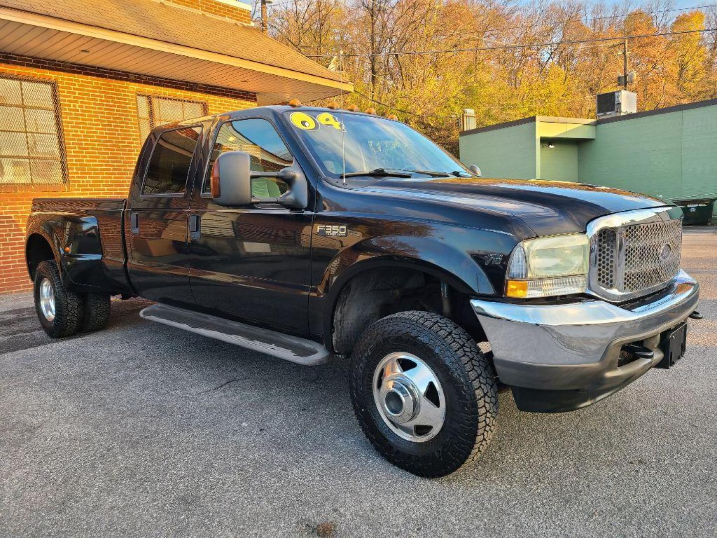 2004 BLACK FORD F350 SUPER DUTY XL (1FTWW33S54E) with an 6.8L engine, Automatic transmission, located at 117 North Cameron Street, Harrisburg, PA, 17101, (717) 963-8962, 40.266762, -76.875259 - WE FINANCE!!! Good Credit/ Bad Credit/ No Credit - ALL Trade-Ins Welcomed!!! ***Guaranteed Credit Approval*** APPLY ONLINE or CALL us TODAY ;) Internet Prices and Marketplace Prices are SPECIAL discounted ***CASH DEALS*** Retail Prices are higher. Please call us to discuss your cash and finan - Photo#3