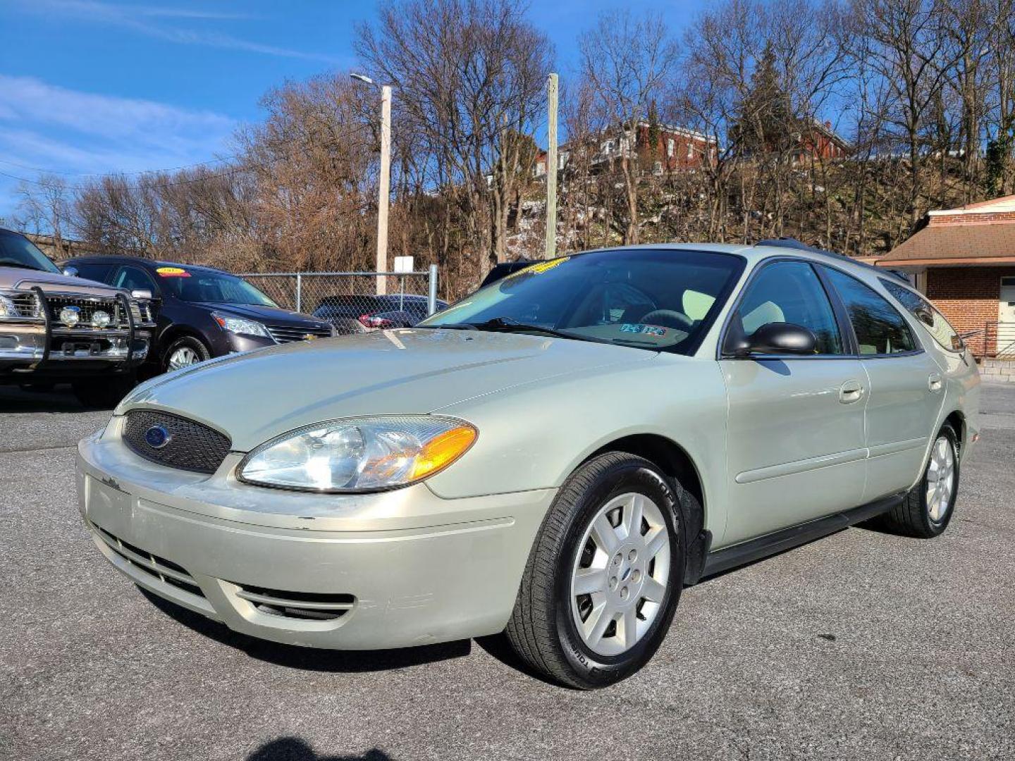 2004 TAN FORD TAURUS SE (1FAFP58284A) with an 3.0L engine, Automatic transmission, located at 117 North Cameron Street, Harrisburg, PA, 17101, (717) 963-8962, 40.266762, -76.875259 - WE FINANCE!!! Good Credit/ Bad Credit/ No Credit - ALL Trade-Ins Welcomed!!! ***Guaranteed Credit Approval*** APPLY ONLINE or CALL us TODAY ;) Internet Prices and Marketplace Prices are SPECIAL discounted ***CASH DEALS*** Retail Prices are higher. Please call us to discuss your cash and finan - Photo#0