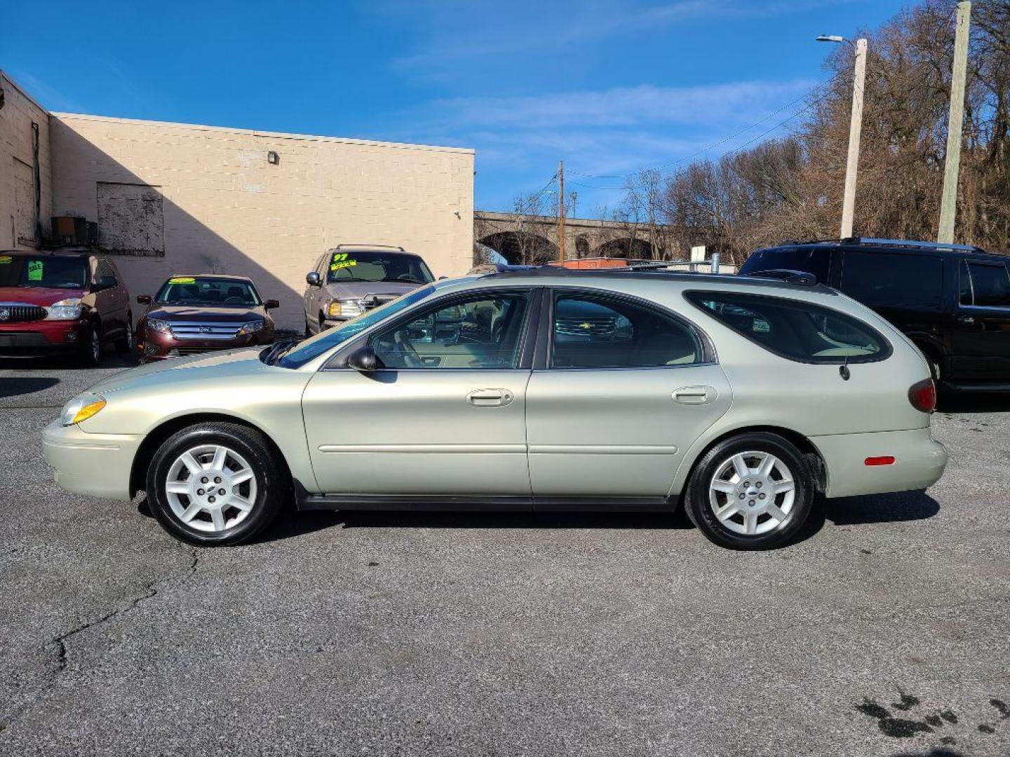 2004 TAN FORD TAURUS SE (1FAFP58284A) with an 3.0L engine, Automatic transmission, located at 117 North Cameron Street, Harrisburg, PA, 17101, (717) 963-8962, 40.266762, -76.875259 - WE FINANCE!!! Good Credit/ Bad Credit/ No Credit - ALL Trade-Ins Welcomed!!! ***Guaranteed Credit Approval*** APPLY ONLINE or CALL us TODAY ;) Internet Prices and Marketplace Prices are SPECIAL discounted ***CASH DEALS*** Retail Prices are higher. Please call us to discuss your cash and finan - Photo#1