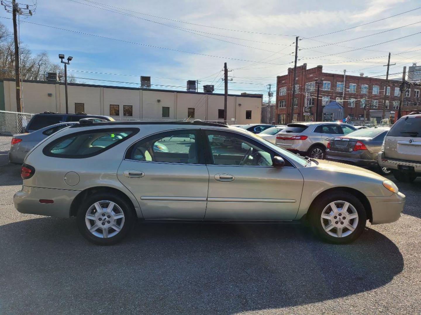 2004 TAN FORD TAURUS SE (1FAFP58284A) with an 3.0L engine, Automatic transmission, located at 117 North Cameron Street, Harrisburg, PA, 17101, (717) 963-8962, 40.266762, -76.875259 - WE FINANCE!!! Good Credit/ Bad Credit/ No Credit - ALL Trade-Ins Welcomed!!! ***Guaranteed Credit Approval*** APPLY ONLINE or CALL us TODAY ;) Internet Prices and Marketplace Prices are SPECIAL discounted ***CASH DEALS*** Retail Prices are higher. Please call us to discuss your cash and finan - Photo#5