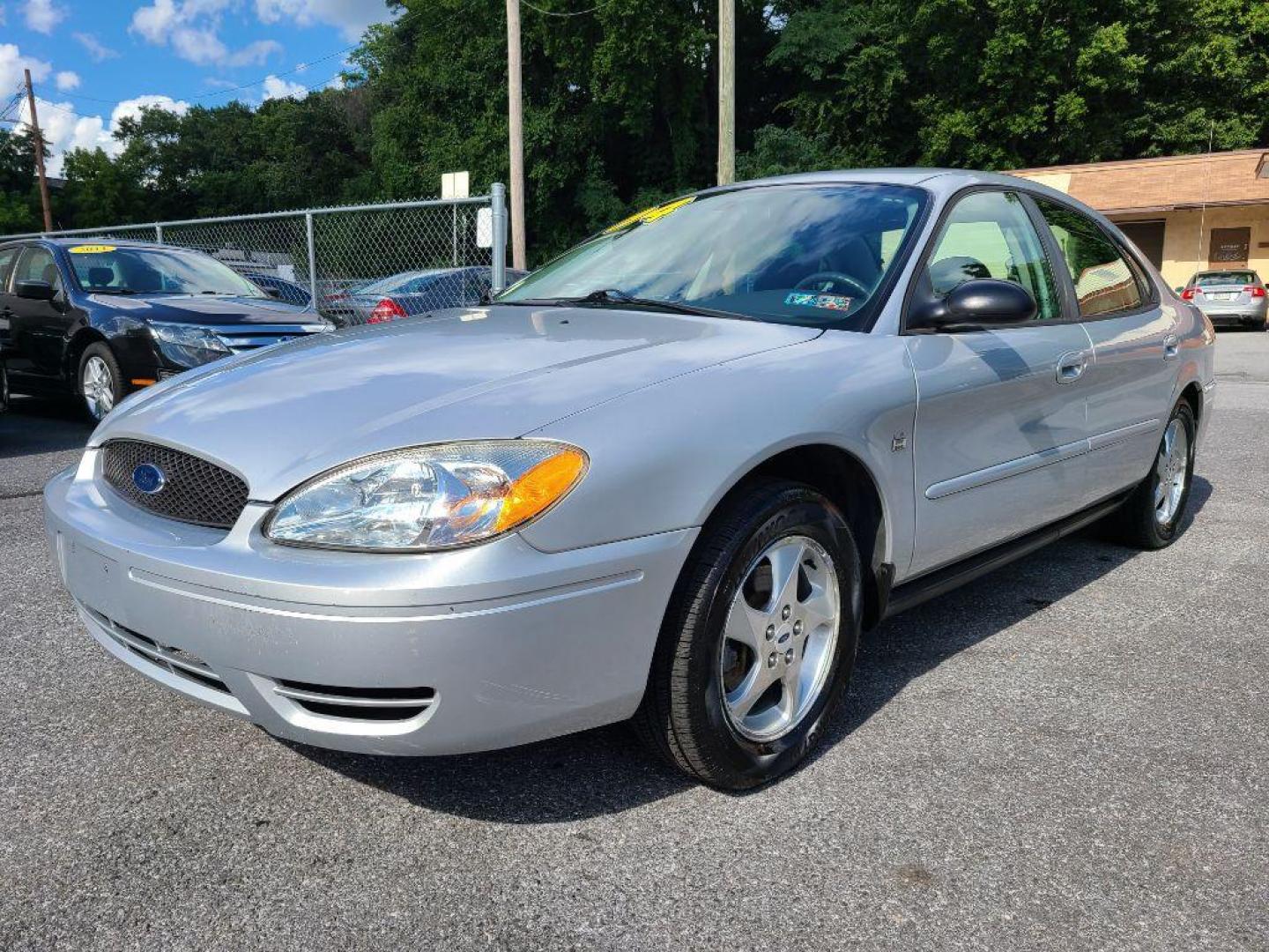 2004 SILVER FORD TAURUS SES (1FAFP55S74G) with an 3.0L engine, Automatic transmission, located at 117 North Cameron Street, Harrisburg, PA, 17101, (717) 963-8962, 40.266762, -76.875259 - WE FINANCE!!! Good Credit/ Bad Credit/ No Credit - ALL Trade-Ins Welcomed!!! ***Guaranteed Credit Approval*** APPLY ONLINE or CALL us TODAY ;) Internet Prices and Marketplace Prices are SPECIAL discounted ***CASH DEALS*** Retail Prices are higher. Please call us to discuss your cash and finan - Photo#0