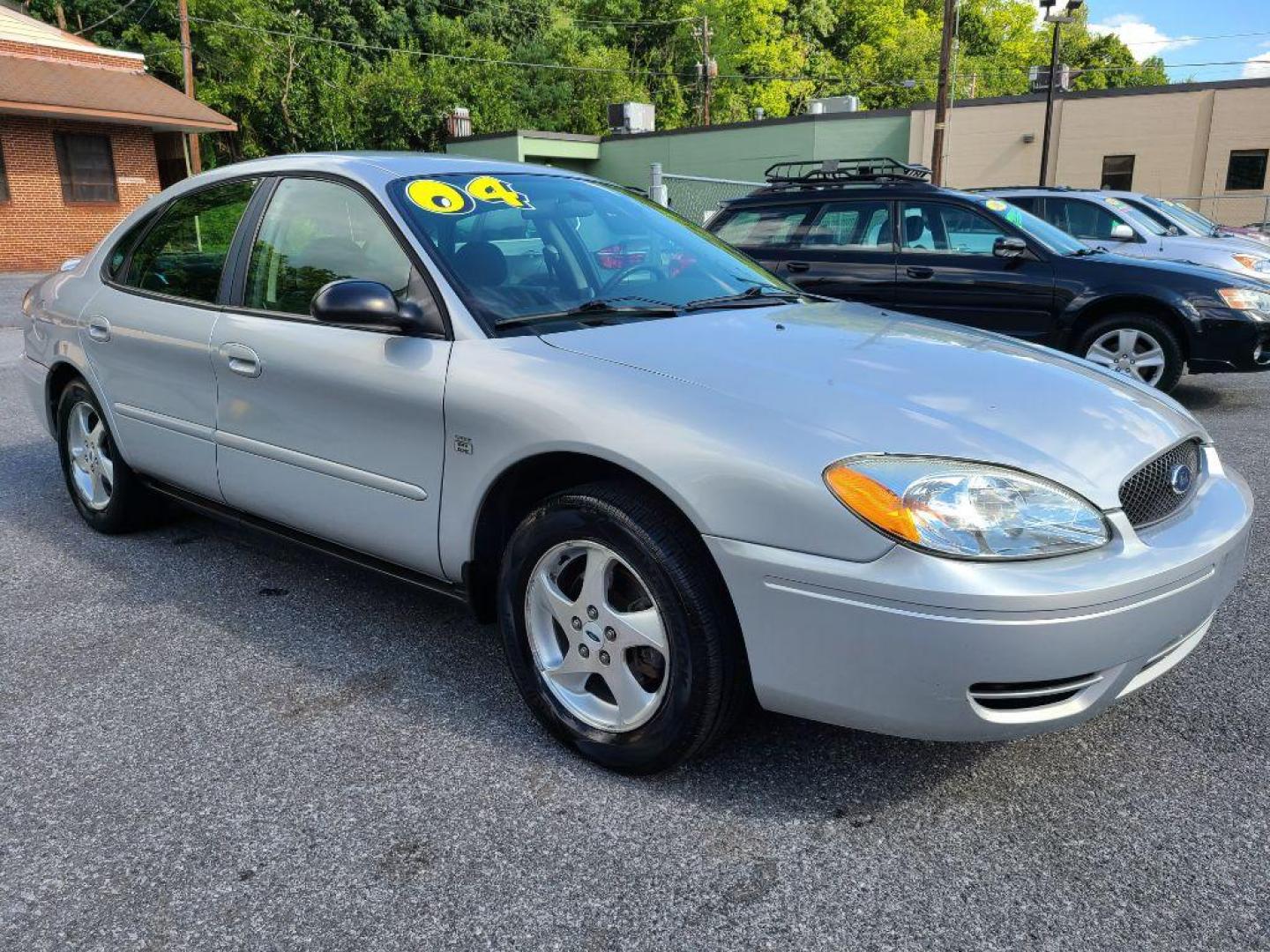 2004 SILVER FORD TAURUS SES (1FAFP55S74G) with an 3.0L engine, Automatic transmission, located at 117 North Cameron Street, Harrisburg, PA, 17101, (717) 963-8962, 40.266762, -76.875259 - WE FINANCE!!! Good Credit/ Bad Credit/ No Credit - ALL Trade-Ins Welcomed!!! ***Guaranteed Credit Approval*** APPLY ONLINE or CALL us TODAY ;) Internet Prices and Marketplace Prices are SPECIAL discounted ***CASH DEALS*** Retail Prices are higher. Please call us to discuss your cash and finan - Photo#6