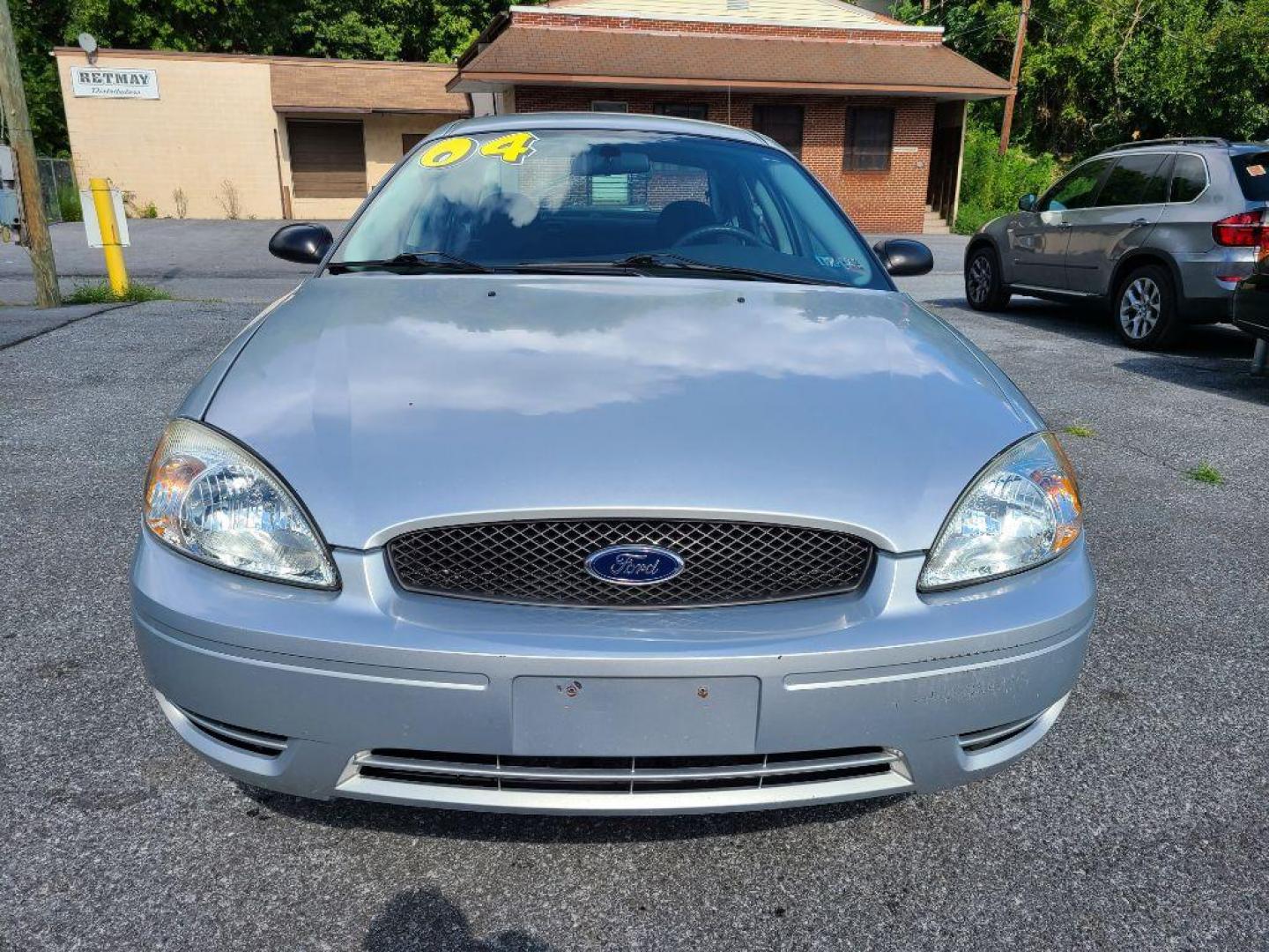 2004 SILVER FORD TAURUS SES (1FAFP55S74G) with an 3.0L engine, Automatic transmission, located at 117 North Cameron Street, Harrisburg, PA, 17101, (717) 963-8962, 40.266762, -76.875259 - WE FINANCE!!! Good Credit/ Bad Credit/ No Credit - ALL Trade-Ins Welcomed!!! ***Guaranteed Credit Approval*** APPLY ONLINE or CALL us TODAY ;) Internet Prices and Marketplace Prices are SPECIAL discounted ***CASH DEALS*** Retail Prices are higher. Please call us to discuss your cash and finan - Photo#7