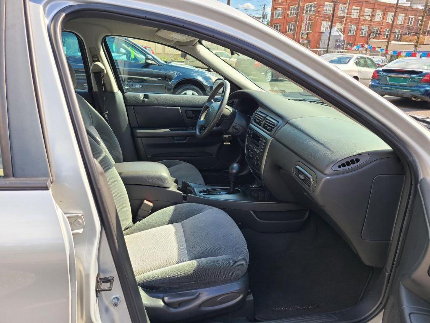 2004 SILVER FORD TAURUS SES (1FAFP55S74G) with an 3.0L engine, Automatic transmission, located at 117 North Cameron Street, Harrisburg, PA, 17101, (717) 963-8962, 40.266762, -76.875259 - WE FINANCE!!! Good Credit/ Bad Credit/ No Credit - ALL Trade-Ins Welcomed!!! ***Guaranteed Credit Approval*** APPLY ONLINE or CALL us TODAY ;) Internet Prices and Marketplace Prices are SPECIAL discounted ***CASH DEALS*** Retail Prices are higher. Please call us to discuss your cash and finan - Photo#8