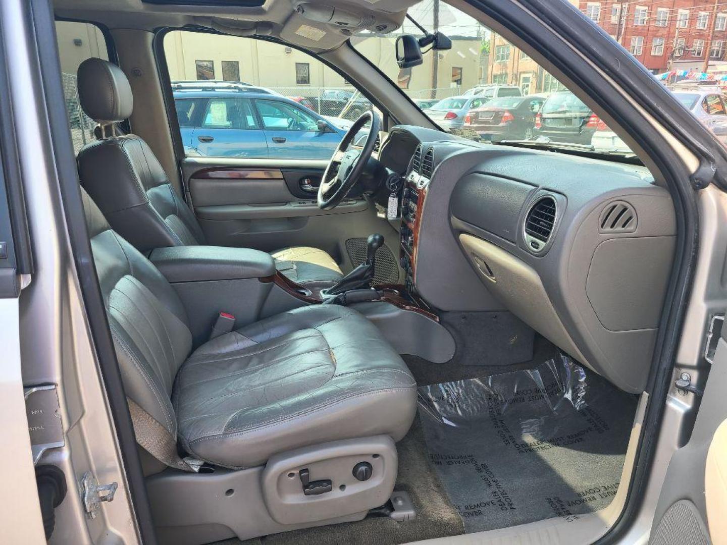 2004 SILVER GMC ENVOY SLT (1GKDT13S242) with an 4.2L engine, Automatic transmission, located at 117 North Cameron Street, Harrisburg, PA, 17101, (717) 963-8962, 40.266762, -76.875259 - WE FINANCE!!! Good Credit/ Bad Credit/ No Credit - ALL Trade-Ins Welcomed!!! ***Guaranteed Credit Approval*** APPLY ONLINE or CALL us TODAY ;) Internet Prices and Marketplace Prices are SPECIAL discounted ***CASH DEALS*** Retail Prices are higher. Please call us to discuss your cash and finan - Photo#9