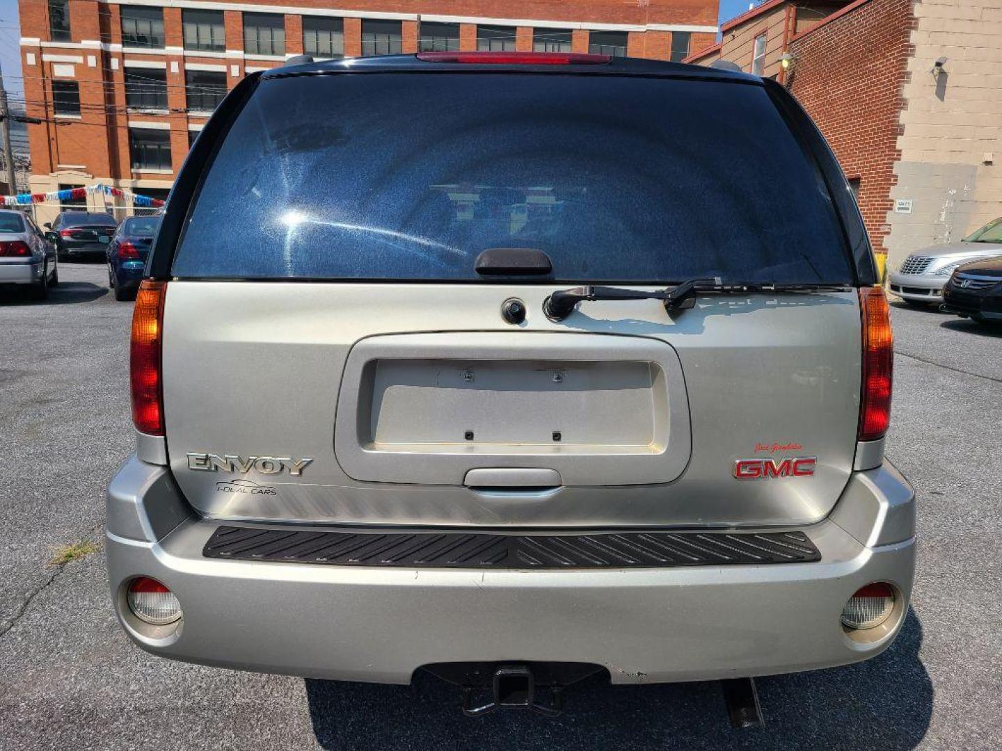 2004 SILVER GMC ENVOY SLT (1GKDT13S242) with an 4.2L engine, Automatic transmission, located at 117 North Cameron Street, Harrisburg, PA, 17101, (717) 963-8962, 40.266762, -76.875259 - WE FINANCE!!! Good Credit/ Bad Credit/ No Credit - ALL Trade-Ins Welcomed!!! ***Guaranteed Credit Approval*** APPLY ONLINE or CALL us TODAY ;) Internet Prices and Marketplace Prices are SPECIAL discounted ***CASH DEALS*** Retail Prices are higher. Please call us to discuss your cash and finan - Photo#3