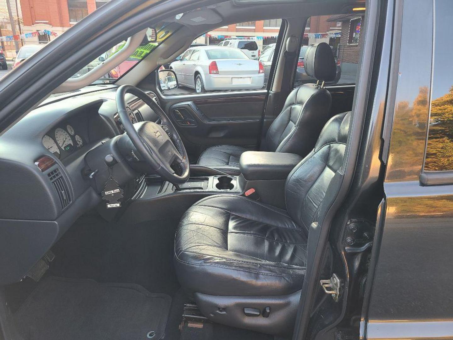 2004 BLACK JEEP GRAND CHEROKEE LIMITED (1J4GW58NX4C) with an 4.7L engine, Automatic transmission, located at 117 North Cameron Street, Harrisburg, PA, 17101, (717) 963-8962, 40.266762, -76.875259 - WE FINANCE!!! Good Credit/ Bad Credit/ No Credit - ALL Trade-Ins Welcomed!!! ***Guaranteed Credit Approval*** APPLY ONLINE or CALL us TODAY ;) Internet Prices and Marketplace Prices are SPECIAL discounted ***CASH DEALS*** Retail Prices are higher. Please call us to discuss your cash and finan - Photo#14