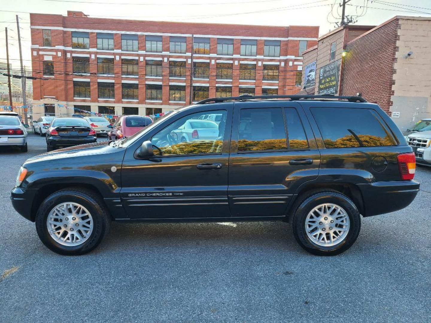 2004 BLACK JEEP GRAND CHEROKEE LIMITED (1J4GW58NX4C) with an 4.7L engine, Automatic transmission, located at 117 North Cameron Street, Harrisburg, PA, 17101, (717) 963-8962, 40.266762, -76.875259 - WE FINANCE!!! Good Credit/ Bad Credit/ No Credit - ALL Trade-Ins Welcomed!!! ***Guaranteed Credit Approval*** APPLY ONLINE or CALL us TODAY ;) Internet Prices and Marketplace Prices are SPECIAL discounted ***CASH DEALS*** Retail Prices are higher. Please call us to discuss your cash and finan - Photo#1