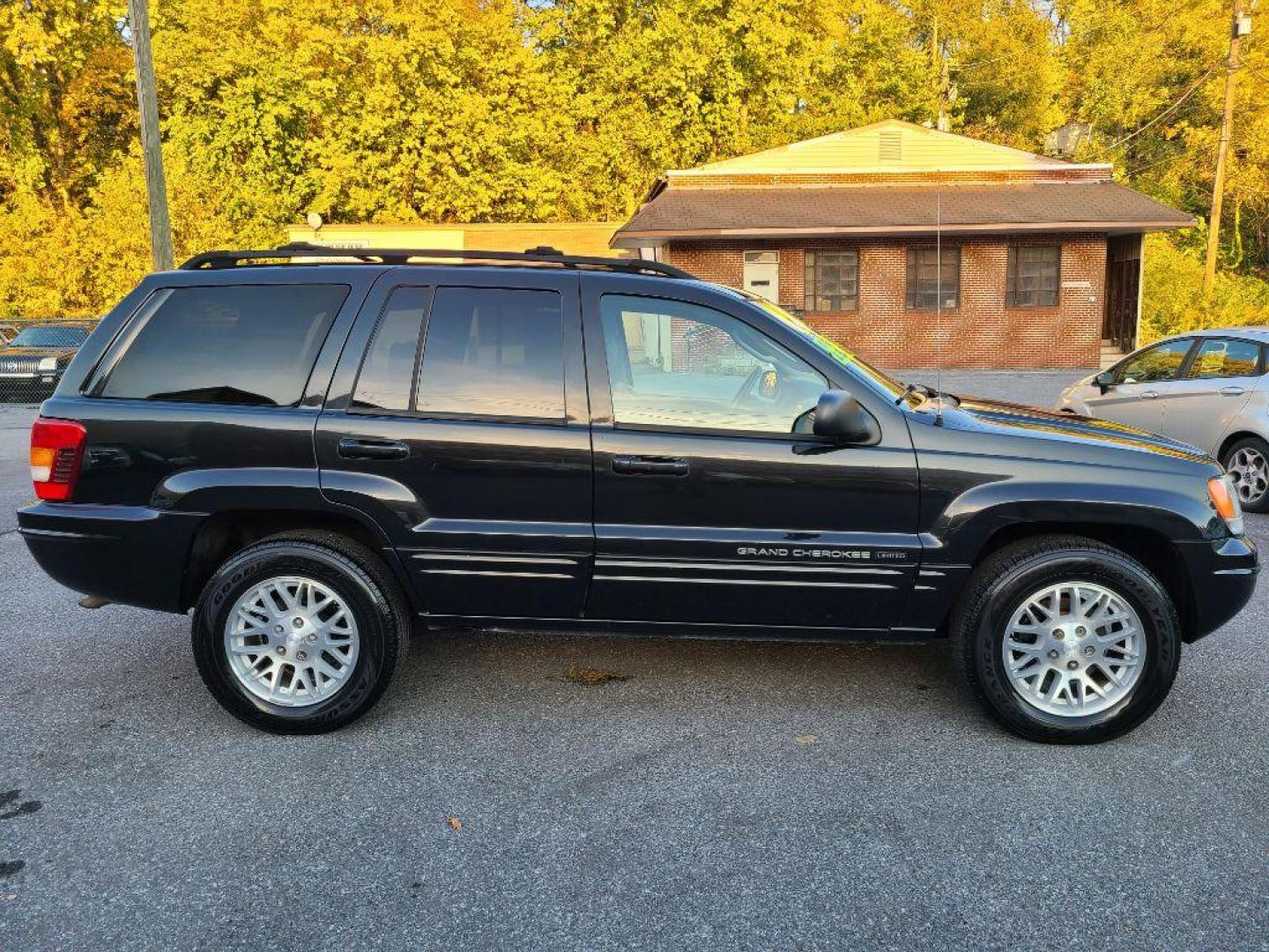 2004 BLACK JEEP GRAND CHEROKEE LIMITED (1J4GW58NX4C) with an 4.7L engine, Automatic transmission, located at 117 North Cameron Street, Harrisburg, PA, 17101, (717) 963-8962, 40.266762, -76.875259 - WE FINANCE!!! Good Credit/ Bad Credit/ No Credit - ALL Trade-Ins Welcomed!!! ***Guaranteed Credit Approval*** APPLY ONLINE or CALL us TODAY ;) Internet Prices and Marketplace Prices are SPECIAL discounted ***CASH DEALS*** Retail Prices are higher. Please call us to discuss your cash and finan - Photo#5