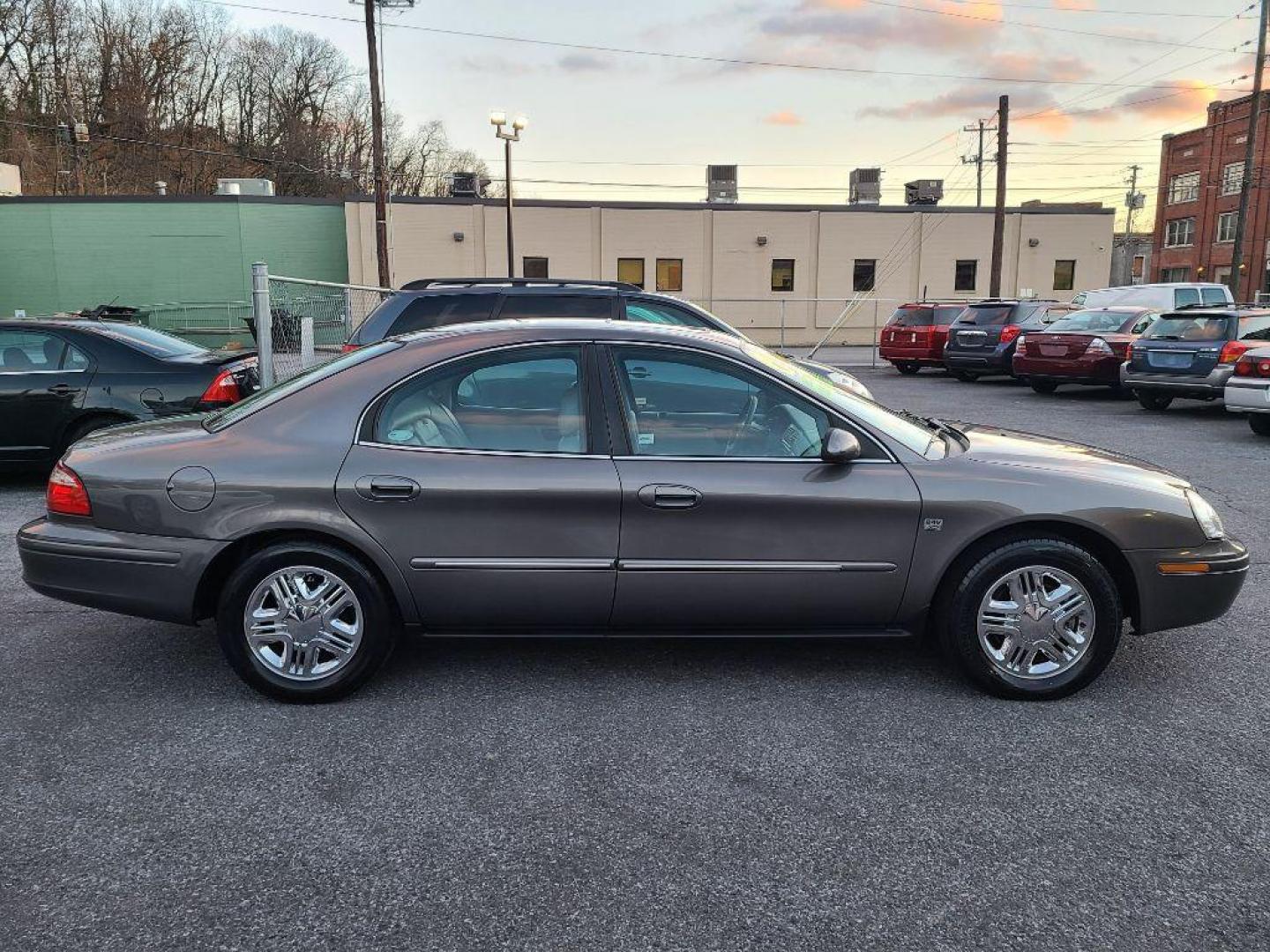 2004 GRAY MERCURY SABLE LS PREMIUM (1MEFM55S14A) with an 3.0L engine, Automatic transmission, located at 117 North Cameron Street, Harrisburg, PA, 17101, (717) 963-8962, 40.266762, -76.875259 - WE FINANCE!!! Good Credit/ Bad Credit/ No Credit - ALL Trade-Ins Welcomed!!! ***Guaranteed Credit Approval*** APPLY ONLINE or CALL us TODAY ;) Internet Prices and Marketplace Prices are SPECIAL discounted ***CASH DEALS*** Retail Prices are higher. Please call us to discuss your cash and finan - Photo#5