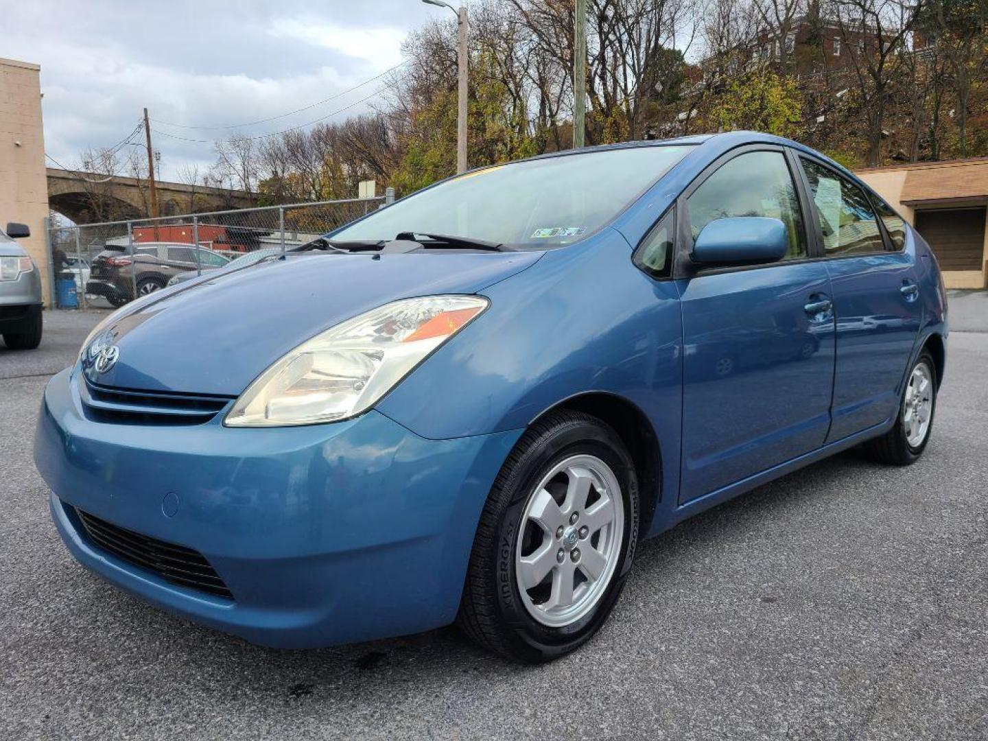 2004 BLUE TOYOTA PRIUS 4 DR HB (JTDKB22UX40) with an 1.5L engine, Automatic transmission, located at 117 North Cameron Street, Harrisburg, PA, 17101, (717) 963-8962, 40.266762, -76.875259 - WE FINANCE!!! Good Credit/ Bad Credit/ No Credit - ALL Trade-Ins Welcomed!!! ***Guaranteed Credit Approval*** APPLY ONLINE or CALL us TODAY ;) Internet Prices and Marketplace Prices are SPECIAL discounted ***CASH DEALS*** Retail Prices are higher. Please call us to discuss your cash and finan - Photo#0