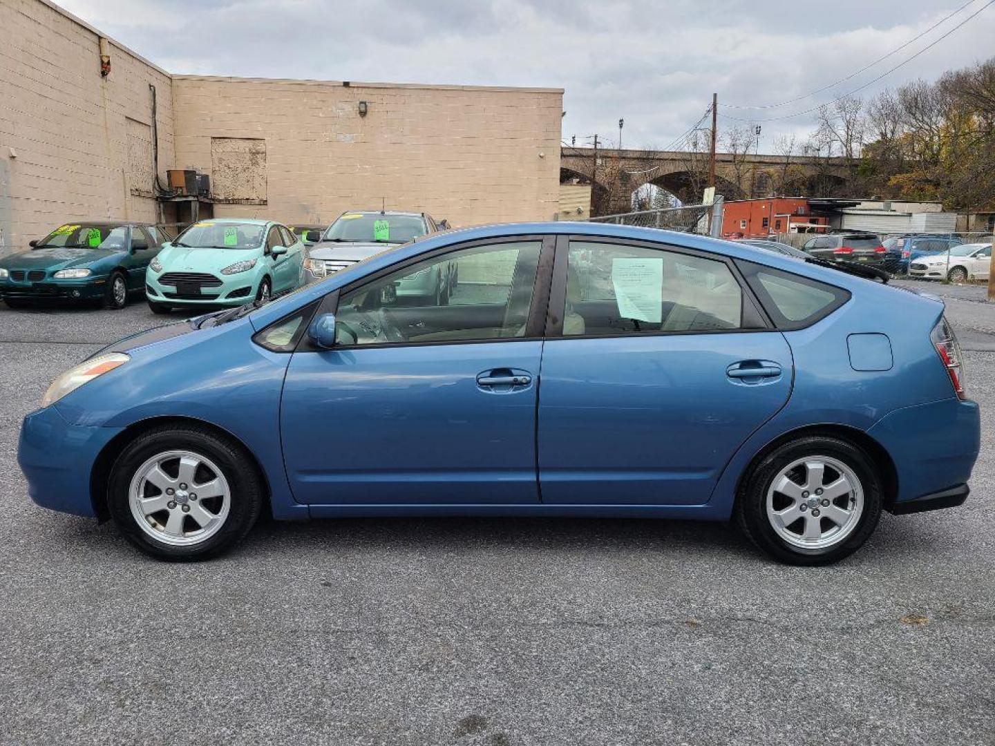 2004 BLUE TOYOTA PRIUS 4 DR HB (JTDKB22UX40) with an 1.5L engine, Automatic transmission, located at 117 North Cameron Street, Harrisburg, PA, 17101, (717) 963-8962, 40.266762, -76.875259 - WE FINANCE!!! Good Credit/ Bad Credit/ No Credit - ALL Trade-Ins Welcomed!!! ***Guaranteed Credit Approval*** APPLY ONLINE or CALL us TODAY ;) Internet Prices and Marketplace Prices are SPECIAL discounted ***CASH DEALS*** Retail Prices are higher. Please call us to discuss your cash and finan - Photo#1