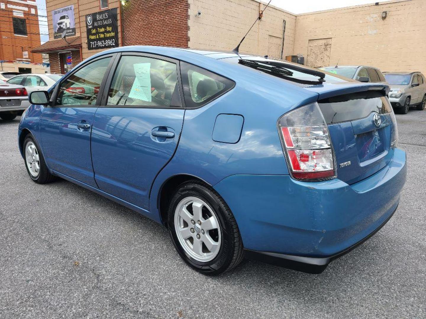 2004 BLUE TOYOTA PRIUS 4 DR HB (JTDKB22UX40) with an 1.5L engine, Automatic transmission, located at 117 North Cameron Street, Harrisburg, PA, 17101, (717) 963-8962, 40.266762, -76.875259 - WE FINANCE!!! Good Credit/ Bad Credit/ No Credit - ALL Trade-Ins Welcomed!!! ***Guaranteed Credit Approval*** APPLY ONLINE or CALL us TODAY ;) Internet Prices and Marketplace Prices are SPECIAL discounted ***CASH DEALS*** Retail Prices are higher. Please call us to discuss your cash and finan - Photo#2