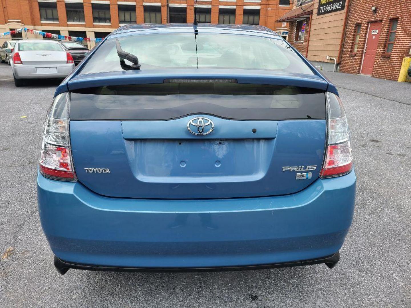 2004 BLUE TOYOTA PRIUS 4 DR HB (JTDKB22UX40) with an 1.5L engine, Automatic transmission, located at 117 North Cameron Street, Harrisburg, PA, 17101, (717) 963-8962, 40.266762, -76.875259 - WE FINANCE!!! Good Credit/ Bad Credit/ No Credit - ALL Trade-Ins Welcomed!!! ***Guaranteed Credit Approval*** APPLY ONLINE or CALL us TODAY ;) Internet Prices and Marketplace Prices are SPECIAL discounted ***CASH DEALS*** Retail Prices are higher. Please call us to discuss your cash and finan - Photo#3