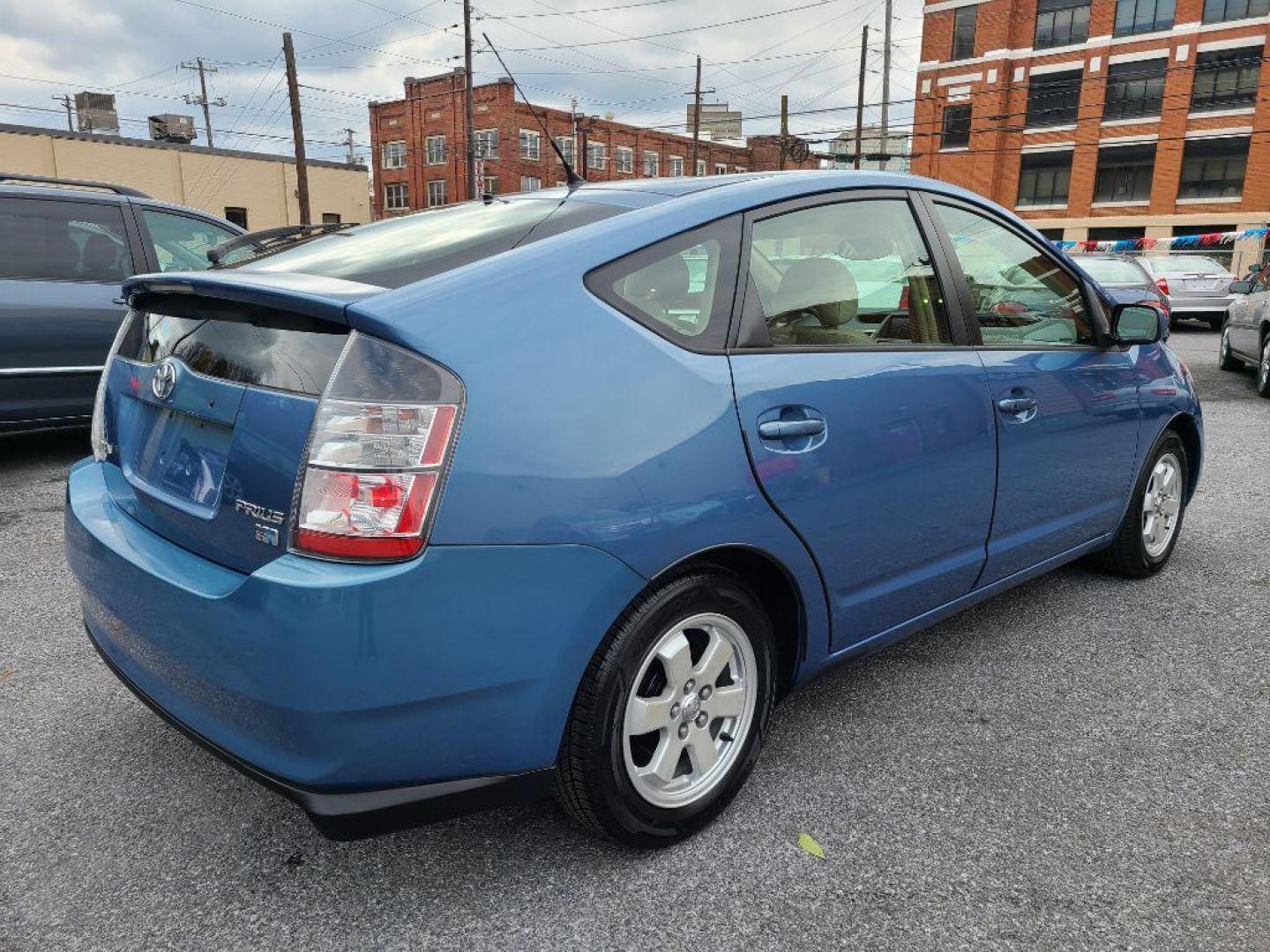 2004 BLUE TOYOTA PRIUS 4 DR HB (JTDKB22UX40) with an 1.5L engine, Automatic transmission, located at 117 North Cameron Street, Harrisburg, PA, 17101, (717) 963-8962, 40.266762, -76.875259 - WE FINANCE!!! Good Credit/ Bad Credit/ No Credit - ALL Trade-Ins Welcomed!!! ***Guaranteed Credit Approval*** APPLY ONLINE or CALL us TODAY ;) Internet Prices and Marketplace Prices are SPECIAL discounted ***CASH DEALS*** Retail Prices are higher. Please call us to discuss your cash and finan - Photo#4