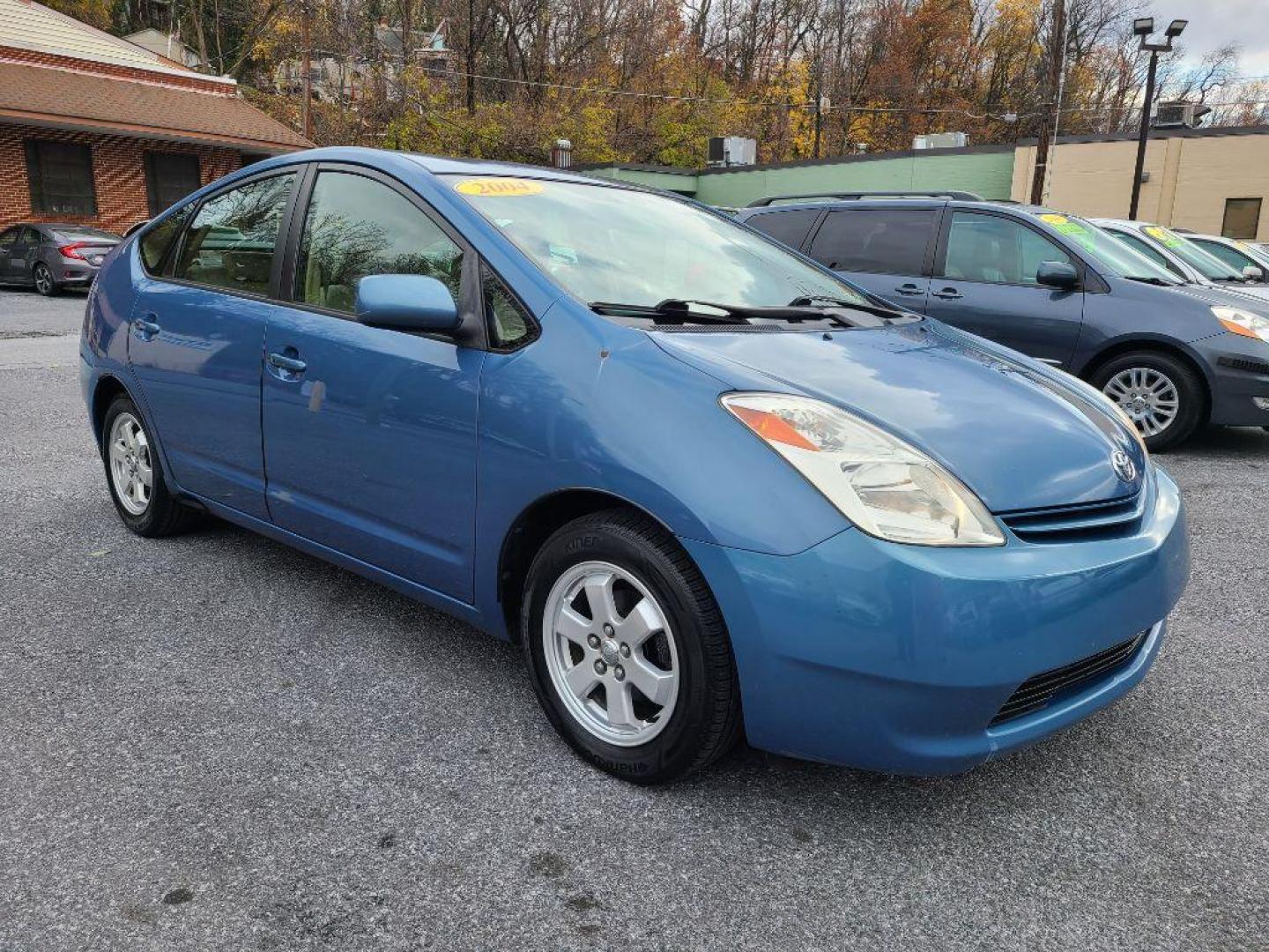 2004 BLUE TOYOTA PRIUS 4 DR HB (JTDKB22UX40) with an 1.5L engine, Automatic transmission, located at 117 North Cameron Street, Harrisburg, PA, 17101, (717) 963-8962, 40.266762, -76.875259 - WE FINANCE!!! Good Credit/ Bad Credit/ No Credit - ALL Trade-Ins Welcomed!!! ***Guaranteed Credit Approval*** APPLY ONLINE or CALL us TODAY ;) Internet Prices and Marketplace Prices are SPECIAL discounted ***CASH DEALS*** Retail Prices are higher. Please call us to discuss your cash and finan - Photo#6