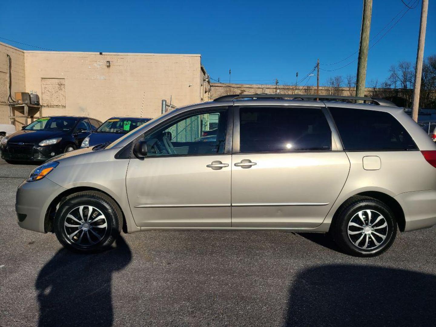 2004 SILVER TOYOTA SIENNA CE (5TDZA23C54S) with an 3.3L engine, Automatic transmission, located at 117 North Cameron Street, Harrisburg, PA, 17101, (717) 963-8962, 40.266762, -76.875259 - WE FINANCE!!! Good Credit/ Bad Credit/ No Credit - ALL Trade-Ins Welcomed!!! ***Guaranteed Credit Approval*** APPLY ONLINE or CALL us TODAY ;) Internet Prices and Marketplace Prices are SPECIAL discounted ***CASH DEALS*** Retail Prices are higher. Please call us to discuss your cash and finan - Photo#1