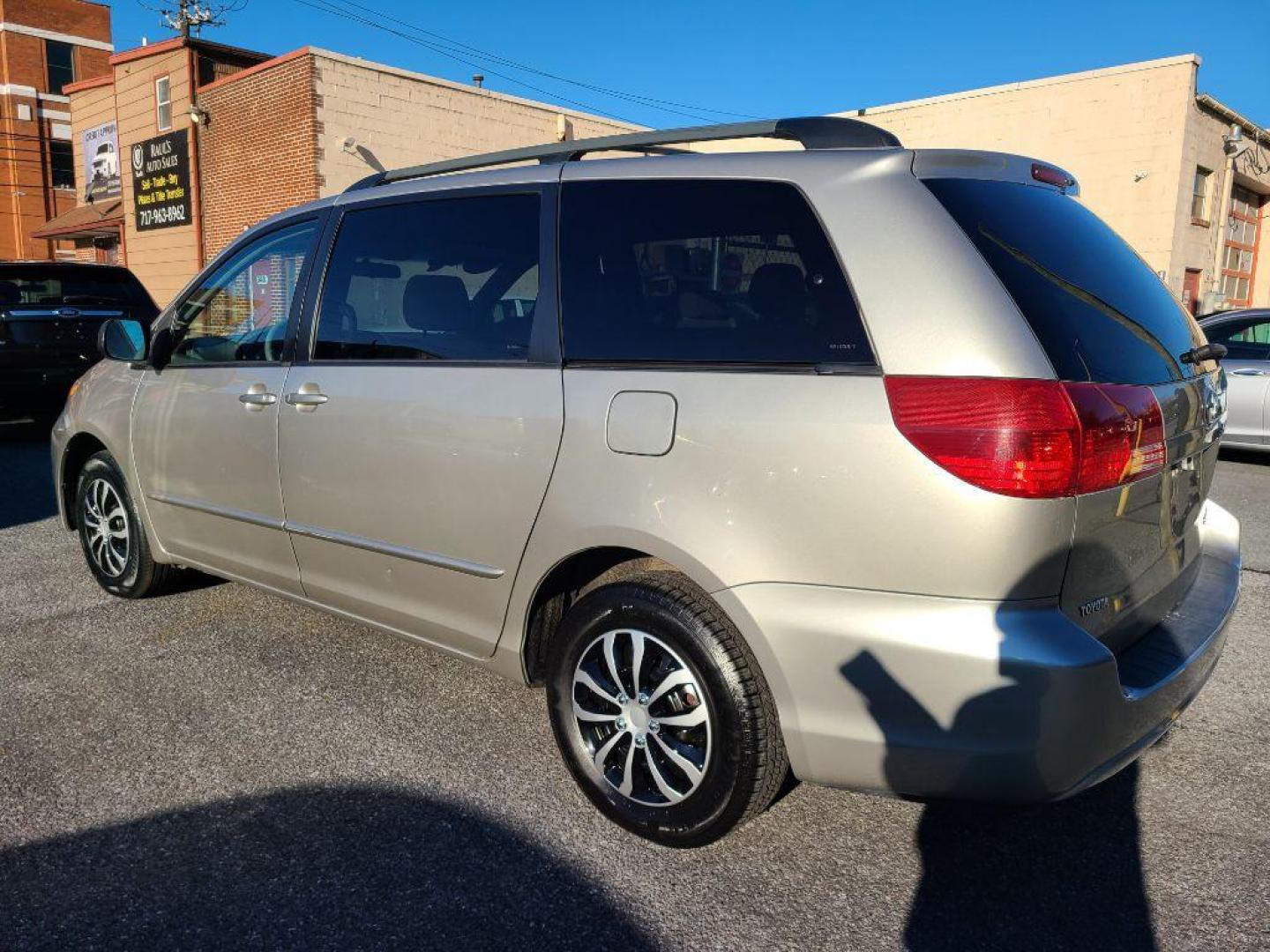 2004 SILVER TOYOTA SIENNA CE (5TDZA23C54S) with an 3.3L engine, Automatic transmission, located at 117 North Cameron Street, Harrisburg, PA, 17101, (717) 963-8962, 40.266762, -76.875259 - WE FINANCE!!! Good Credit/ Bad Credit/ No Credit - ALL Trade-Ins Welcomed!!! ***Guaranteed Credit Approval*** APPLY ONLINE or CALL us TODAY ;) Internet Prices and Marketplace Prices are SPECIAL discounted ***CASH DEALS*** Retail Prices are higher. Please call us to discuss your cash and finan - Photo#2