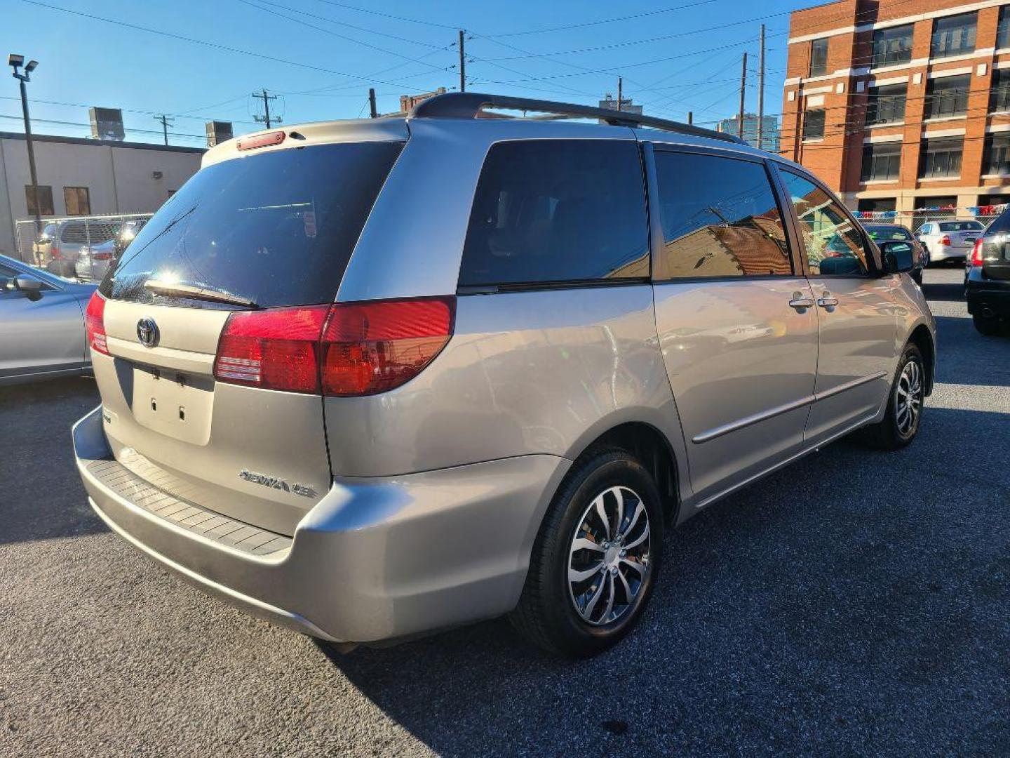 2004 SILVER TOYOTA SIENNA CE (5TDZA23C54S) with an 3.3L engine, Automatic transmission, located at 117 North Cameron Street, Harrisburg, PA, 17101, (717) 963-8962, 40.266762, -76.875259 - WE FINANCE!!! Good Credit/ Bad Credit/ No Credit - ALL Trade-Ins Welcomed!!! ***Guaranteed Credit Approval*** APPLY ONLINE or CALL us TODAY ;) Internet Prices and Marketplace Prices are SPECIAL discounted ***CASH DEALS*** Retail Prices are higher. Please call us to discuss your cash and finan - Photo#4