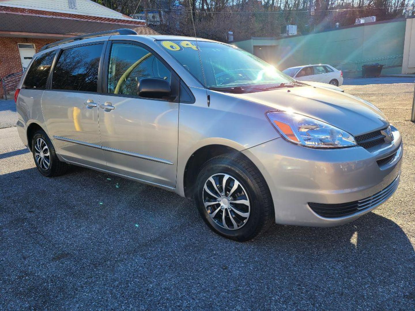 2004 SILVER TOYOTA SIENNA CE (5TDZA23C54S) with an 3.3L engine, Automatic transmission, located at 117 North Cameron Street, Harrisburg, PA, 17101, (717) 963-8962, 40.266762, -76.875259 - WE FINANCE!!! Good Credit/ Bad Credit/ No Credit - ALL Trade-Ins Welcomed!!! ***Guaranteed Credit Approval*** APPLY ONLINE or CALL us TODAY ;) Internet Prices and Marketplace Prices are SPECIAL discounted ***CASH DEALS*** Retail Prices are higher. Please call us to discuss your cash and finan - Photo#6