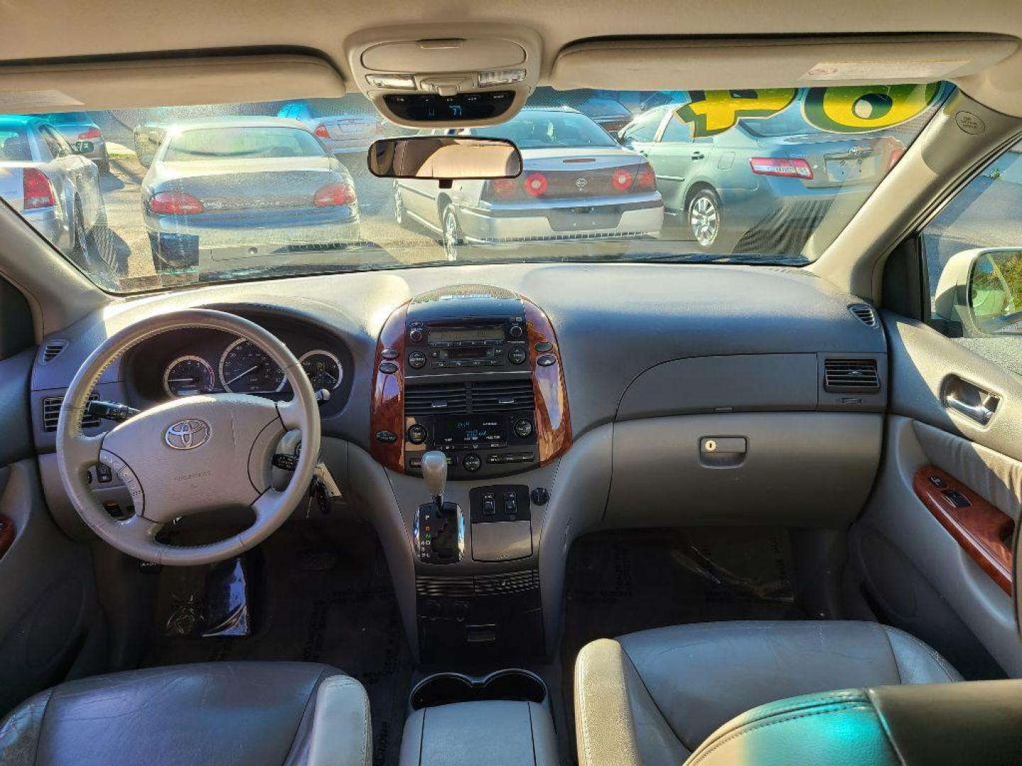 2004 SILVER TOYOTA SIENNA XLE (5TDBA22C54S) with an 3.3L engine, Automatic transmission, located at 117 North Cameron Street, Harrisburg, PA, 17101, (717) 963-8962, 40.266762, -76.875259 - WE FINANCE!!! Good Credit/ Bad Credit/ No Credit - ALL Trade-Ins Welcomed!!! ***Guaranteed Credit Approval*** APPLY ONLINE or CALL us TODAY ;) Internet Prices and Marketplace Prices are SPECIAL discounted ***CASH DEALS*** Retail Prices are higher. Please call us to discuss your cash and finan - Photo#9