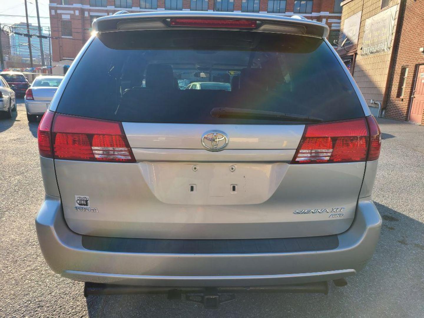 2004 SILVER TOYOTA SIENNA XLE (5TDBA22C54S) with an 3.3L engine, Automatic transmission, located at 117 North Cameron Street, Harrisburg, PA, 17101, (717) 963-8962, 40.266762, -76.875259 - WE FINANCE!!! Good Credit/ Bad Credit/ No Credit - ALL Trade-Ins Welcomed!!! ***Guaranteed Credit Approval*** APPLY ONLINE or CALL us TODAY ;) Internet Prices and Marketplace Prices are SPECIAL discounted ***CASH DEALS*** Retail Prices are higher. Please call us to discuss your cash and finan - Photo#3