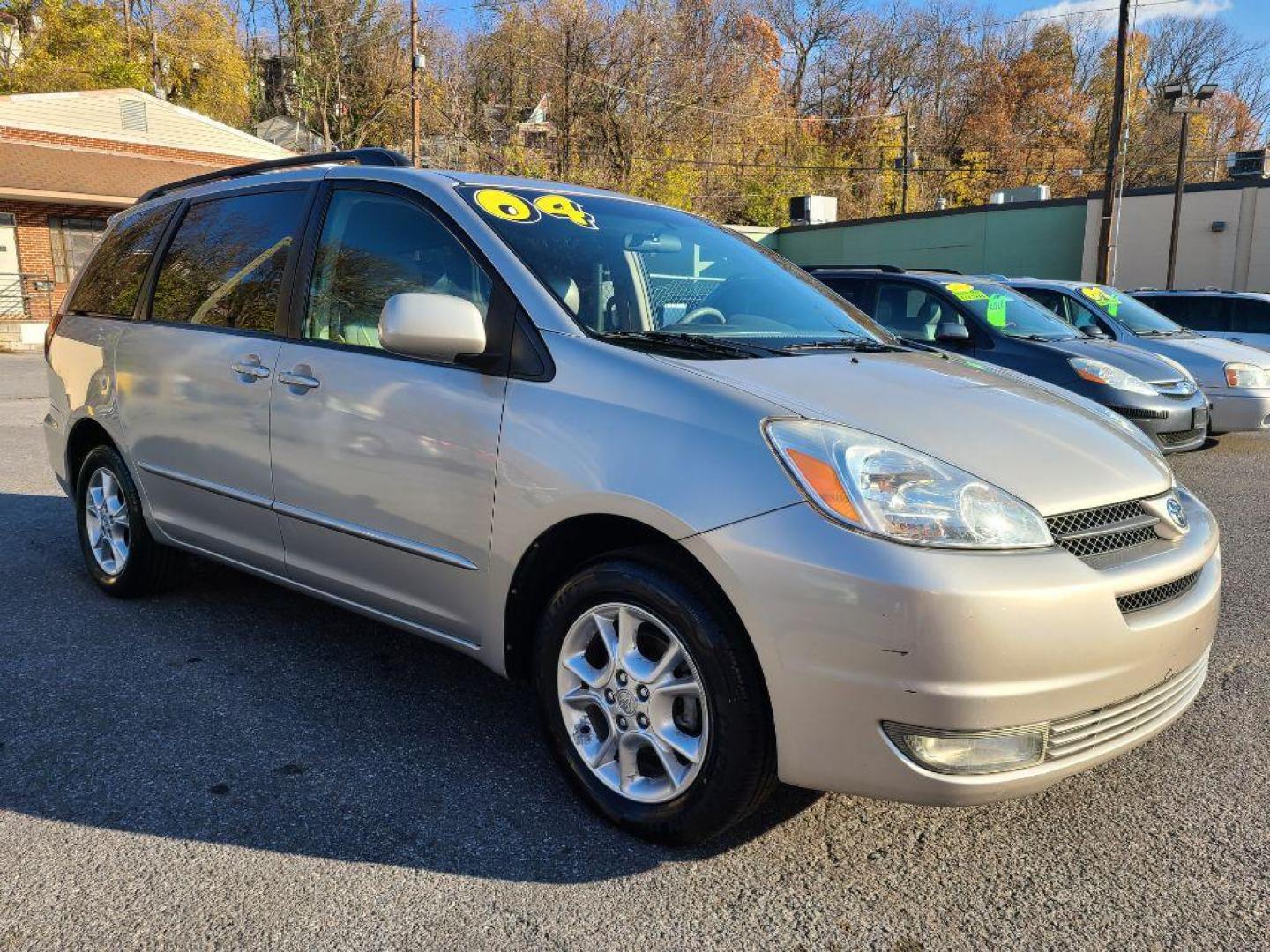 2004 SILVER TOYOTA SIENNA XLE (5TDBA22C54S) with an 3.3L engine, Automatic transmission, located at 117 North Cameron Street, Harrisburg, PA, 17101, (717) 963-8962, 40.266762, -76.875259 - WE FINANCE!!! Good Credit/ Bad Credit/ No Credit - ALL Trade-Ins Welcomed!!! ***Guaranteed Credit Approval*** APPLY ONLINE or CALL us TODAY ;) Internet Prices and Marketplace Prices are SPECIAL discounted ***CASH DEALS*** Retail Prices are higher. Please call us to discuss your cash and finan - Photo#6