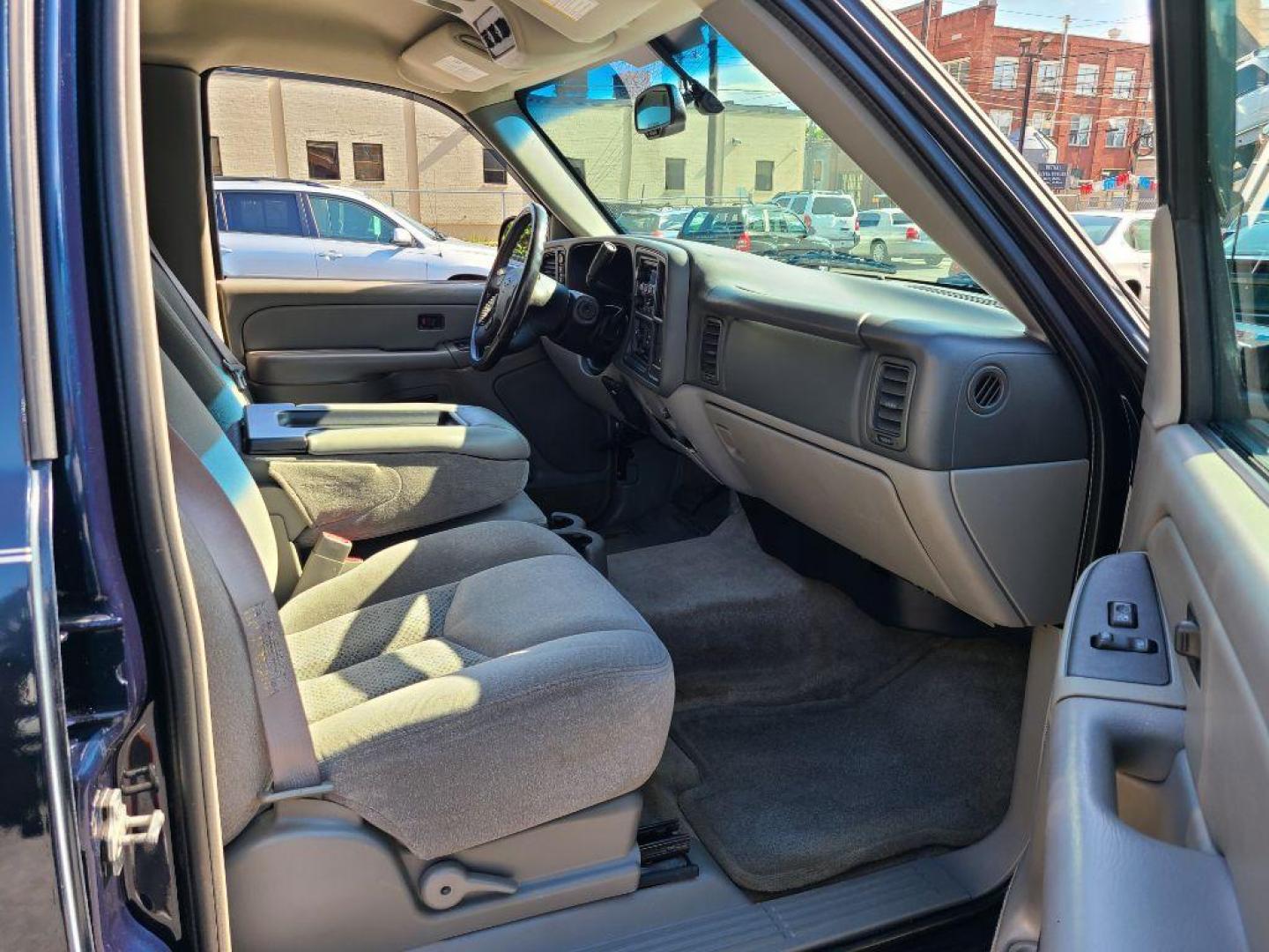 2005 BLUE CHEVROLET SUBURBAN 1500 (3GNFK16Z25G) with an 5.3L engine, Automatic transmission, located at 117 North Cameron Street, Harrisburg, PA, 17101, (717) 963-8962, 40.266762, -76.875259 - WE FINANCE!!! Good Credit/ Bad Credit/ No Credit - ALL Trade-Ins Welcomed!!! ***Guaranteed Credit Approval*** APPLY ONLINE or CALL us TODAY ;) Internet Prices and Marketplace Prices are SPECIAL discounted ***CASH DEALS*** Retail Prices are higher. Please call us to discuss your cash and finan - Photo#11