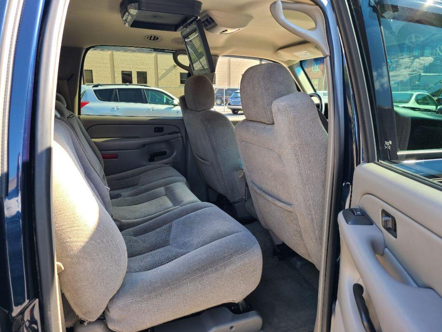 2005 BLUE CHEVROLET SUBURBAN 1500 (3GNFK16Z25G) with an 5.3L engine, Automatic transmission, located at 117 North Cameron Street, Harrisburg, PA, 17101, (717) 963-8962, 40.266762, -76.875259 - WE FINANCE!!! Good Credit/ Bad Credit/ No Credit - ALL Trade-Ins Welcomed!!! ***Guaranteed Credit Approval*** APPLY ONLINE or CALL us TODAY ;) Internet Prices and Marketplace Prices are SPECIAL discounted ***CASH DEALS*** Retail Prices are higher. Please call us to discuss your cash and finan - Photo#13