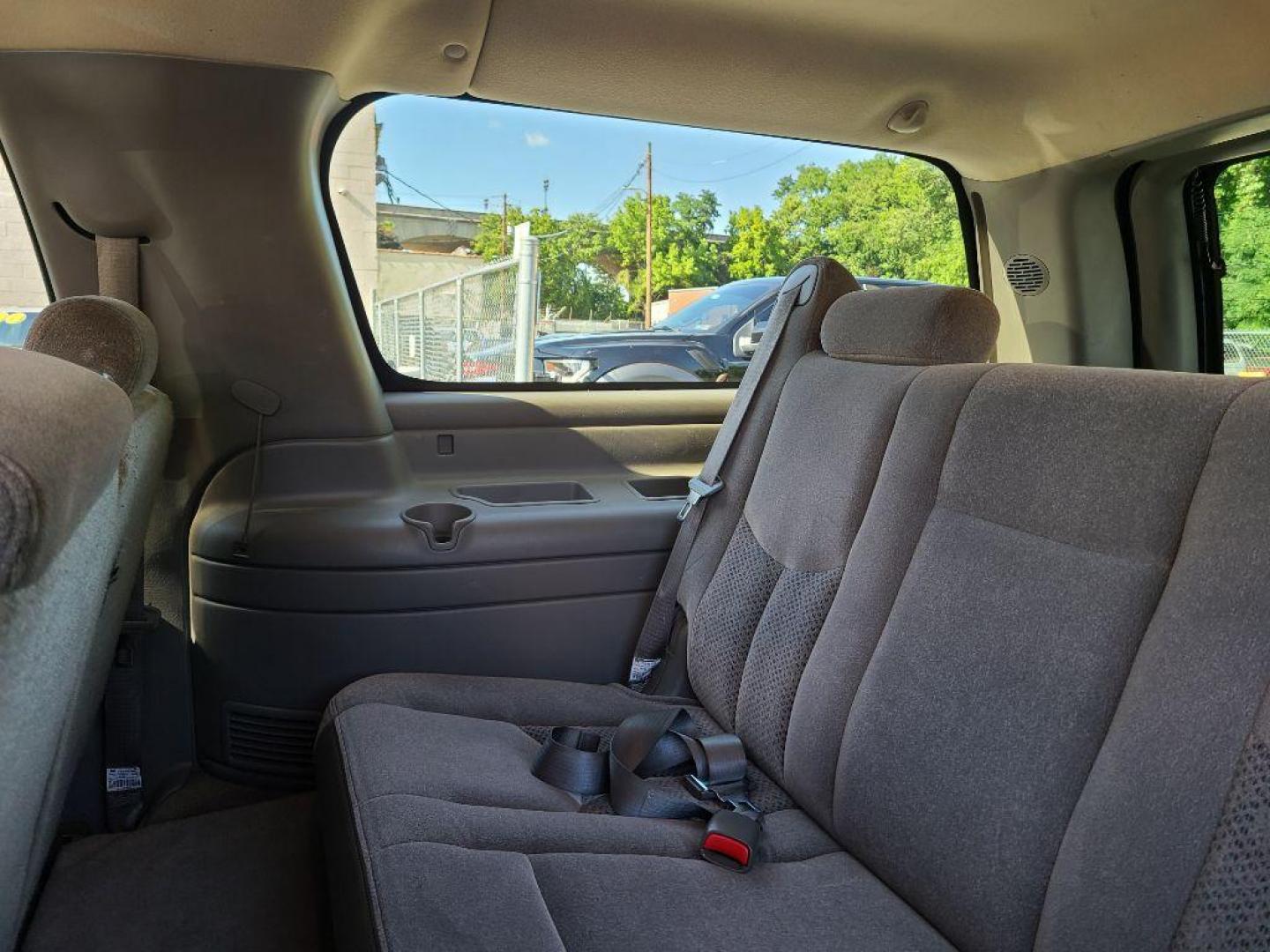 2005 BLUE CHEVROLET SUBURBAN 1500 (3GNFK16Z25G) with an 5.3L engine, Automatic transmission, located at 117 North Cameron Street, Harrisburg, PA, 17101, (717) 963-8962, 40.266762, -76.875259 - WE FINANCE!!! Good Credit/ Bad Credit/ No Credit - ALL Trade-Ins Welcomed!!! ***Guaranteed Credit Approval*** APPLY ONLINE or CALL us TODAY ;) Internet Prices and Marketplace Prices are SPECIAL discounted ***CASH DEALS*** Retail Prices are higher. Please call us to discuss your cash and finan - Photo#15