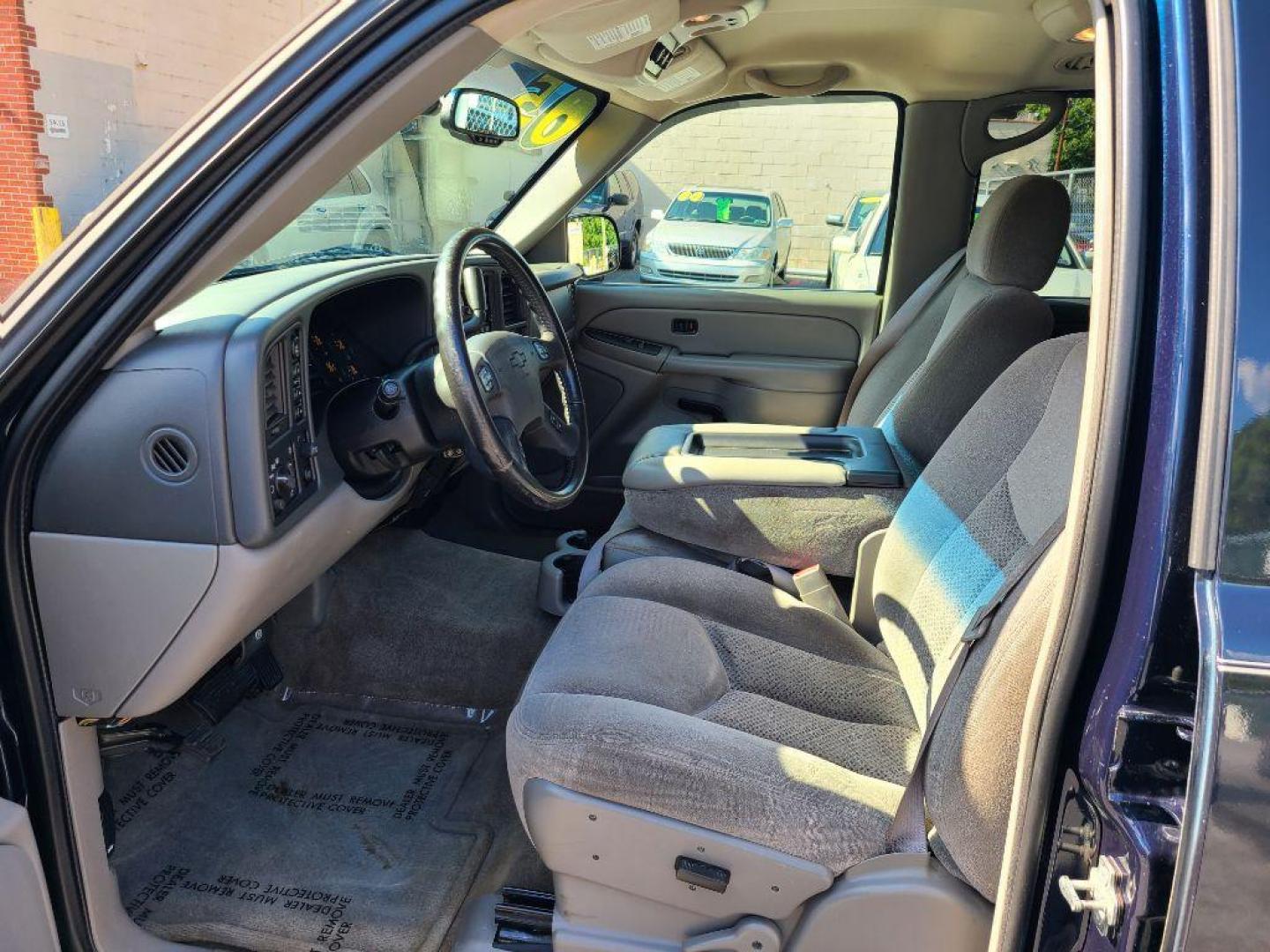 2005 BLUE CHEVROLET SUBURBAN 1500 (3GNFK16Z25G) with an 5.3L engine, Automatic transmission, located at 117 North Cameron Street, Harrisburg, PA, 17101, (717) 963-8962, 40.266762, -76.875259 - WE FINANCE!!! Good Credit/ Bad Credit/ No Credit - ALL Trade-Ins Welcomed!!! ***Guaranteed Credit Approval*** APPLY ONLINE or CALL us TODAY ;) Internet Prices and Marketplace Prices are SPECIAL discounted ***CASH DEALS*** Retail Prices are higher. Please call us to discuss your cash and finan - Photo#17