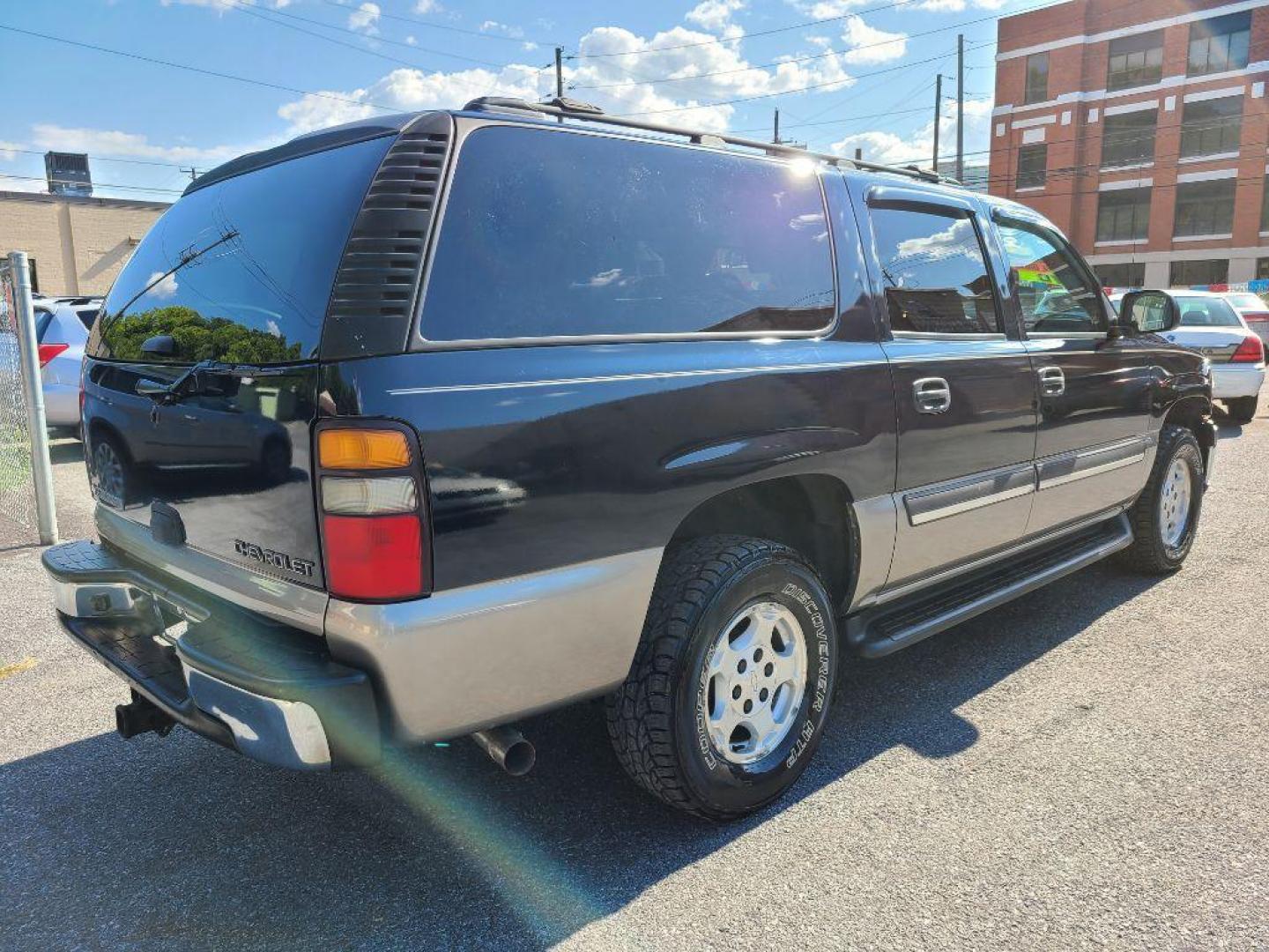 2005 BLUE CHEVROLET SUBURBAN 1500 (3GNFK16Z25G) with an 5.3L engine, Automatic transmission, located at 117 North Cameron Street, Harrisburg, PA, 17101, (717) 963-8962, 40.266762, -76.875259 - WE FINANCE!!! Good Credit/ Bad Credit/ No Credit - ALL Trade-Ins Welcomed!!! ***Guaranteed Credit Approval*** APPLY ONLINE or CALL us TODAY ;) Internet Prices and Marketplace Prices are SPECIAL discounted ***CASH DEALS*** Retail Prices are higher. Please call us to discuss your cash and finan - Photo#5