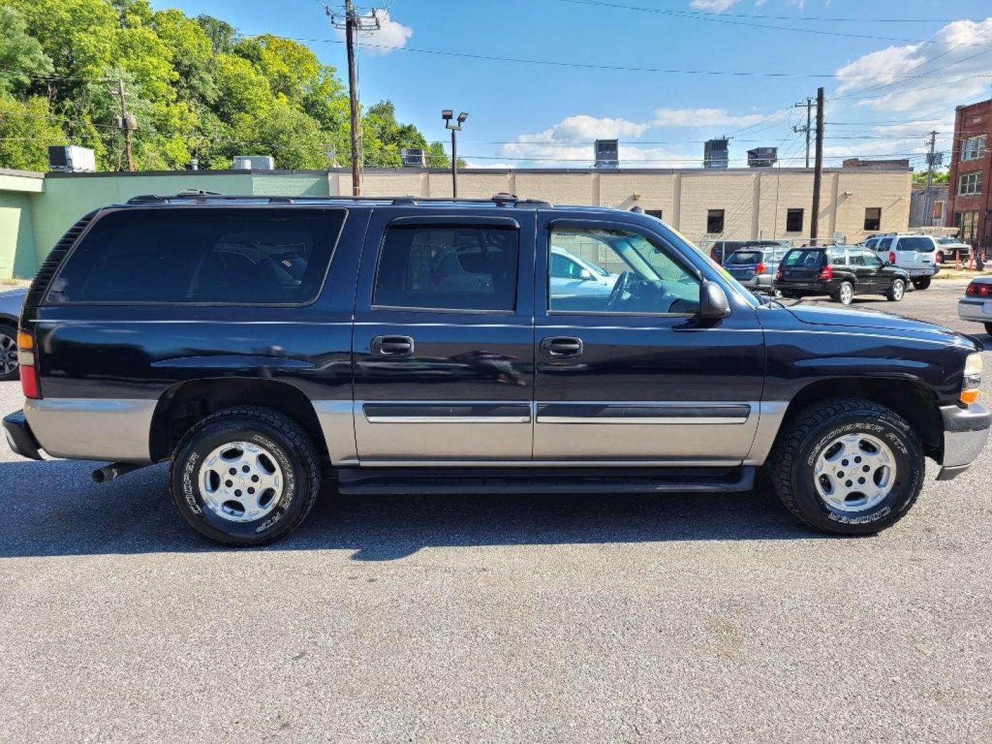 2005 BLUE CHEVROLET SUBURBAN 1500 (3GNFK16Z25G) with an 5.3L engine, Automatic transmission, located at 117 North Cameron Street, Harrisburg, PA, 17101, (717) 963-8962, 40.266762, -76.875259 - WE FINANCE!!! Good Credit/ Bad Credit/ No Credit - ALL Trade-Ins Welcomed!!! ***Guaranteed Credit Approval*** APPLY ONLINE or CALL us TODAY ;) Internet Prices and Marketplace Prices are SPECIAL discounted ***CASH DEALS*** Retail Prices are higher. Please call us to discuss your cash and finan - Photo#7