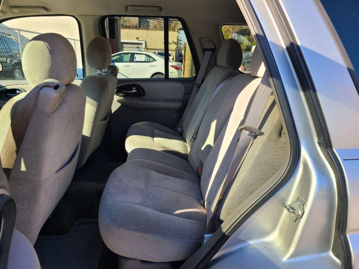 2005 SILVER CHEVROLET TRAILBLAZER LS (1GNDT13S052) with an 4.2L engine, Automatic transmission, located at 117 North Cameron Street, Harrisburg, PA, 17101, (717) 963-8962, 40.266762, -76.875259 - WE FINANCE!!! Good Credit/ Bad Credit/ No Credit - ALL Trade-Ins Welcomed!!! ***Guaranteed Credit Approval*** APPLY ONLINE or CALL us TODAY ;) Internet Prices and Marketplace Prices are SPECIAL discounted ***CASH DEALS*** Retail Prices are higher. Please call us to discuss your cash and finan - Photo#12