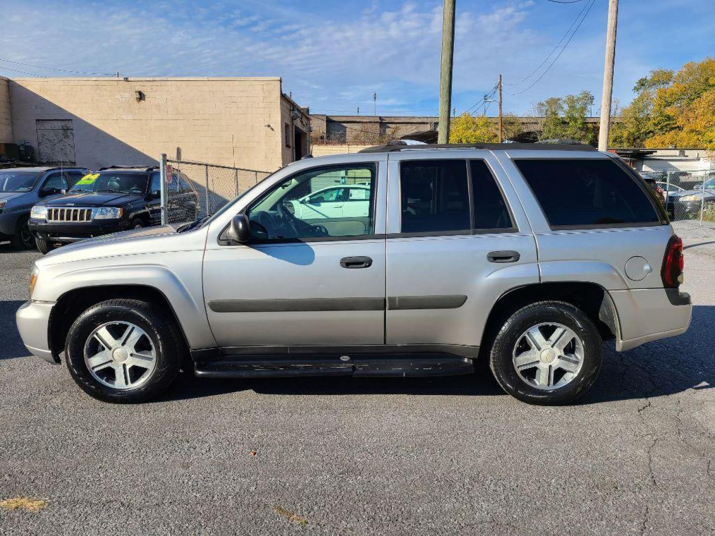 2005 SILVER CHEVROLET TRAILBLAZER LS (1GNDT13S052) with an 4.2L engine, Automatic transmission, located at 117 North Cameron Street, Harrisburg, PA, 17101, (717) 963-8962, 40.266762, -76.875259 - WE FINANCE!!! Good Credit/ Bad Credit/ No Credit - ALL Trade-Ins Welcomed!!! ***Guaranteed Credit Approval*** APPLY ONLINE or CALL us TODAY ;) Internet Prices and Marketplace Prices are SPECIAL discounted ***CASH DEALS*** Retail Prices are higher. Please call us to discuss your cash and finan - Photo#1