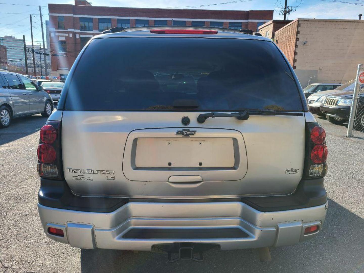 2005 SILVER CHEVROLET TRAILBLAZER LS (1GNDT13S052) with an 4.2L engine, Automatic transmission, located at 117 North Cameron Street, Harrisburg, PA, 17101, (717) 963-8962, 40.266762, -76.875259 - WE FINANCE!!! Good Credit/ Bad Credit/ No Credit - ALL Trade-Ins Welcomed!!! ***Guaranteed Credit Approval*** APPLY ONLINE or CALL us TODAY ;) Internet Prices and Marketplace Prices are SPECIAL discounted ***CASH DEALS*** Retail Prices are higher. Please call us to discuss your cash and finan - Photo#3