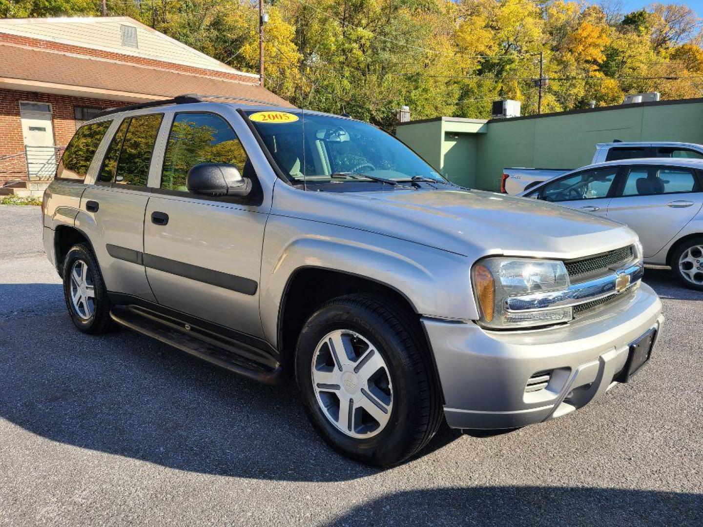 2005 SILVER CHEVROLET TRAILBLAZER LS (1GNDT13S052) with an 4.2L engine, Automatic transmission, located at 117 North Cameron Street, Harrisburg, PA, 17101, (717) 963-8962, 40.266762, -76.875259 - WE FINANCE!!! Good Credit/ Bad Credit/ No Credit - ALL Trade-Ins Welcomed!!! ***Guaranteed Credit Approval*** APPLY ONLINE or CALL us TODAY ;) Internet Prices and Marketplace Prices are SPECIAL discounted ***CASH DEALS*** Retail Prices are higher. Please call us to discuss your cash and finan - Photo#6