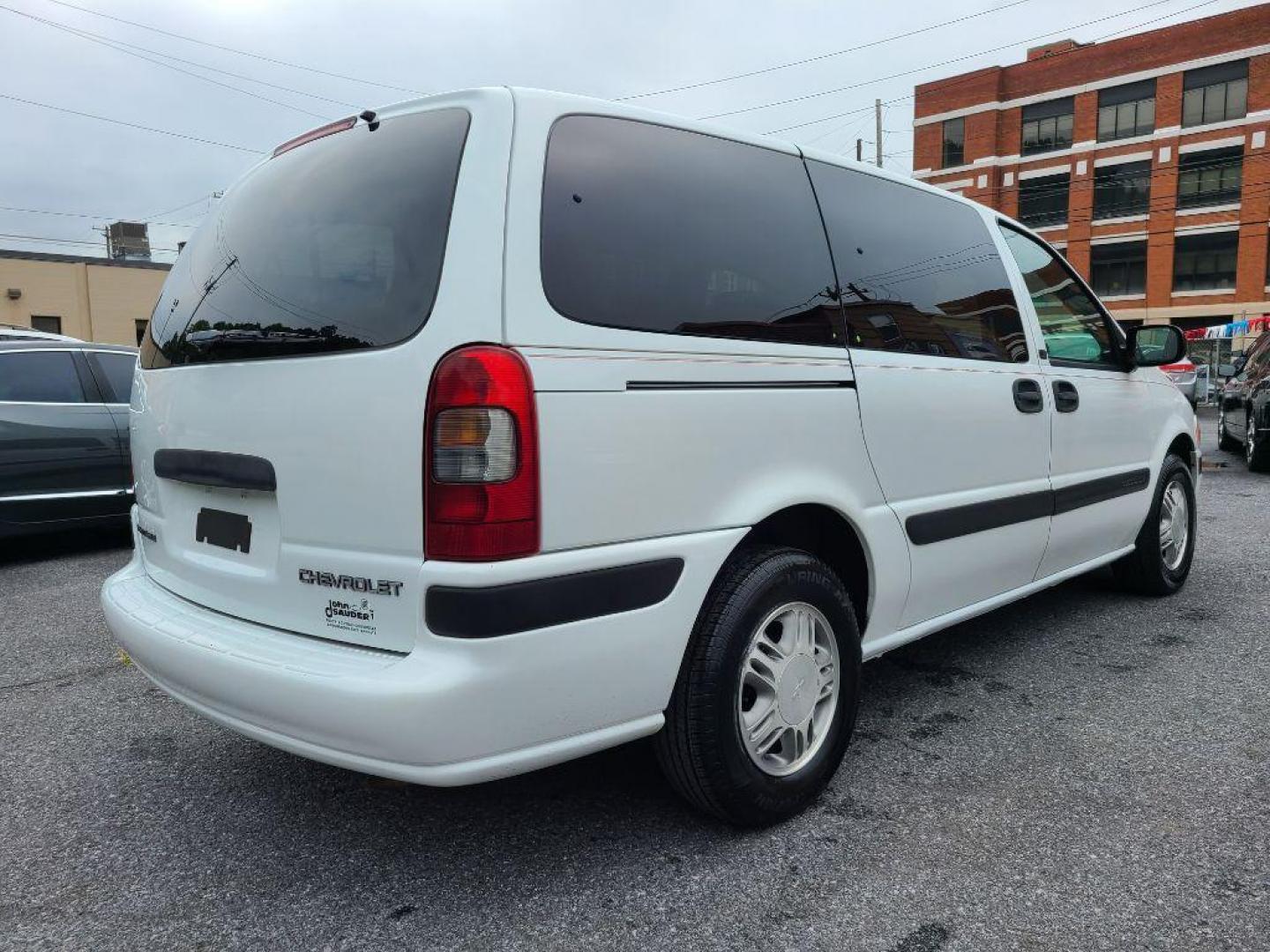 2005 WHITE CHEVROLET VENTURE LS (1GNDV23E55D) with an 3.4L engine, Automatic transmission, located at 117 North Cameron Street, Harrisburg, PA, 17101, (717) 963-8962, 40.266762, -76.875259 - WE FINANCE!!! Good Credit/ Bad Credit/ No Credit - ALL Trade-Ins Welcomed!!! ***Guaranteed Credit Approval*** APPLY ONLINE or CALL us TODAY ;) Internet Prices and Marketplace Prices are SPECIAL discounted ***CASH DEALS*** Retail Prices are higher. Please call us to discuss your cash and finan - Photo#4