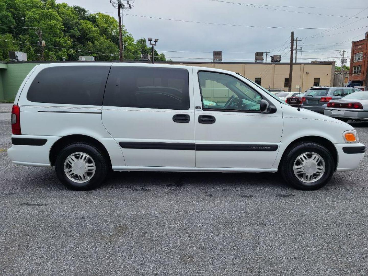 2005 WHITE CHEVROLET VENTURE LS (1GNDV23E55D) with an 3.4L engine, Automatic transmission, located at 117 North Cameron Street, Harrisburg, PA, 17101, (717) 963-8962, 40.266762, -76.875259 - WE FINANCE!!! Good Credit/ Bad Credit/ No Credit - ALL Trade-Ins Welcomed!!! ***Guaranteed Credit Approval*** APPLY ONLINE or CALL us TODAY ;) Internet Prices and Marketplace Prices are SPECIAL discounted ***CASH DEALS*** Retail Prices are higher. Please call us to discuss your cash and finan - Photo#5