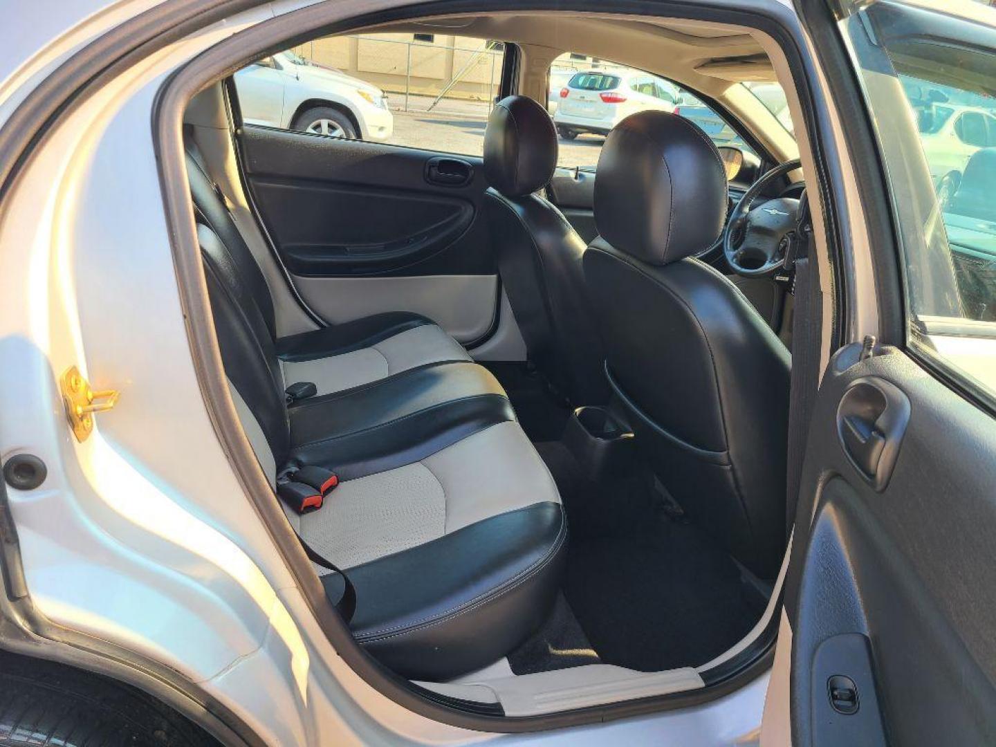 2005 SILVER CHRYSLER SEBRING SPECIAL (1C3EL36R95N) with an 2.7L engine, Automatic transmission, located at 117 North Cameron Street, Harrisburg, PA, 17101, (717) 963-8962, 40.266762, -76.875259 - WE FINANCE!!! Good Credit/ Bad Credit/ No Credit - ALL Trade-Ins Welcomed!!! ***Guaranteed Credit Approval*** APPLY ONLINE or CALL us TODAY ;) Internet Prices and Marketplace Prices are SPECIAL discounted ***CASH DEALS*** Retail Prices are higher. Please call us to discuss your cash and finan - Photo#11