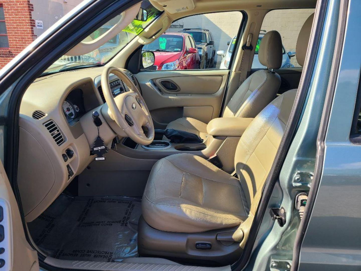 2005 GREEN FORD ESCAPE XLT (1FMCU931X5K) with an 3.0L engine, Automatic transmission, located at 117 North Cameron Street, Harrisburg, PA, 17101, (717) 963-8962, 40.266762, -76.875259 - WE FINANCE!!! Good Credit/ Bad Credit/ No Credit - ALL Trade-Ins Welcomed!!! ***Guaranteed Credit Approval*** APPLY ONLINE or CALL us TODAY ;) Internet Prices and Marketplace Prices are SPECIAL discounted ***CASH DEALS*** Retail Prices are higher. Please call us to discuss your cash and finan - Photo#13