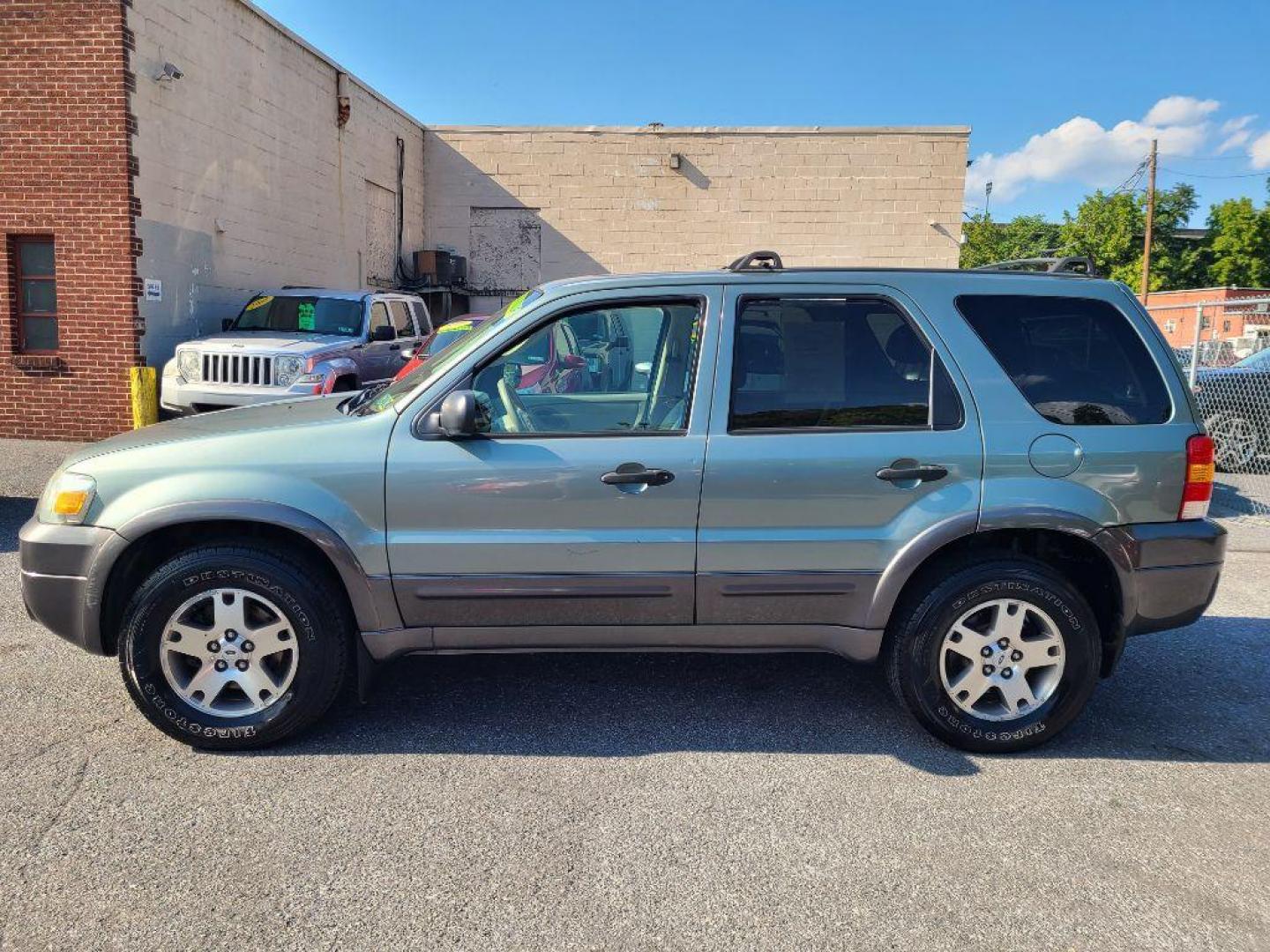 2005 GREEN FORD ESCAPE XLT (1FMCU931X5K) with an 3.0L engine, Automatic transmission, located at 117 North Cameron Street, Harrisburg, PA, 17101, (717) 963-8962, 40.266762, -76.875259 - WE FINANCE!!! Good Credit/ Bad Credit/ No Credit - ALL Trade-Ins Welcomed!!! ***Guaranteed Credit Approval*** APPLY ONLINE or CALL us TODAY ;) Internet Prices and Marketplace Prices are SPECIAL discounted ***CASH DEALS*** Retail Prices are higher. Please call us to discuss your cash and finan - Photo#1