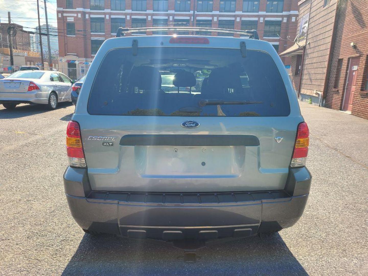 2005 GREEN FORD ESCAPE XLT (1FMCU931X5K) with an 3.0L engine, Automatic transmission, located at 117 North Cameron Street, Harrisburg, PA, 17101, (717) 963-8962, 40.266762, -76.875259 - WE FINANCE!!! Good Credit/ Bad Credit/ No Credit - ALL Trade-Ins Welcomed!!! ***Guaranteed Credit Approval*** APPLY ONLINE or CALL us TODAY ;) Internet Prices and Marketplace Prices are SPECIAL discounted ***CASH DEALS*** Retail Prices are higher. Please call us to discuss your cash and finan - Photo#3