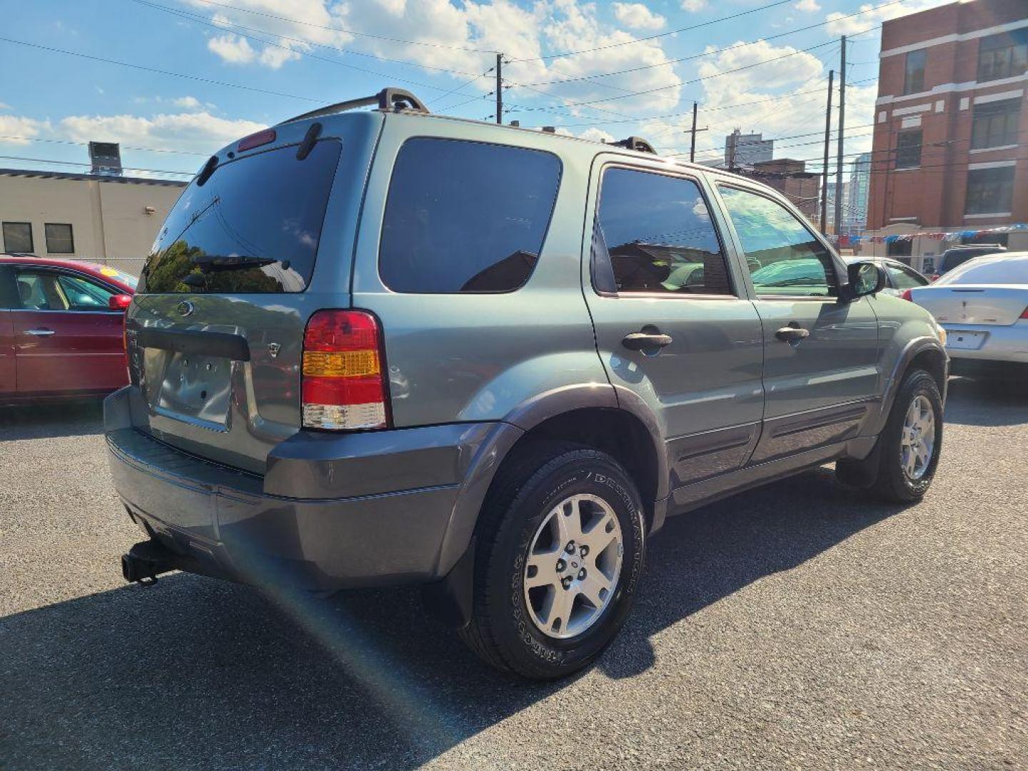 2005 GREEN FORD ESCAPE XLT (1FMCU931X5K) with an 3.0L engine, Automatic transmission, located at 117 North Cameron Street, Harrisburg, PA, 17101, (717) 963-8962, 40.266762, -76.875259 - WE FINANCE!!! Good Credit/ Bad Credit/ No Credit - ALL Trade-Ins Welcomed!!! ***Guaranteed Credit Approval*** APPLY ONLINE or CALL us TODAY ;) Internet Prices and Marketplace Prices are SPECIAL discounted ***CASH DEALS*** Retail Prices are higher. Please call us to discuss your cash and finan - Photo#4