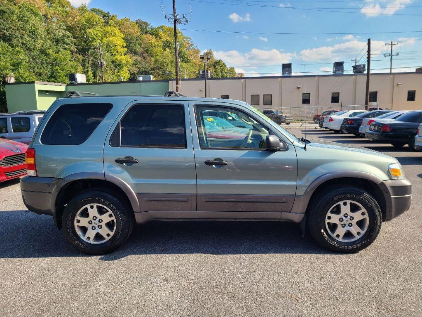 2005 GREEN FORD ESCAPE XLT (1FMCU931X5K) with an 3.0L engine, Automatic transmission, located at 117 North Cameron Street, Harrisburg, PA, 17101, (717) 963-8962, 40.266762, -76.875259 - WE FINANCE!!! Good Credit/ Bad Credit/ No Credit - ALL Trade-Ins Welcomed!!! ***Guaranteed Credit Approval*** APPLY ONLINE or CALL us TODAY ;) Internet Prices and Marketplace Prices are SPECIAL discounted ***CASH DEALS*** Retail Prices are higher. Please call us to discuss your cash and finan - Photo#5