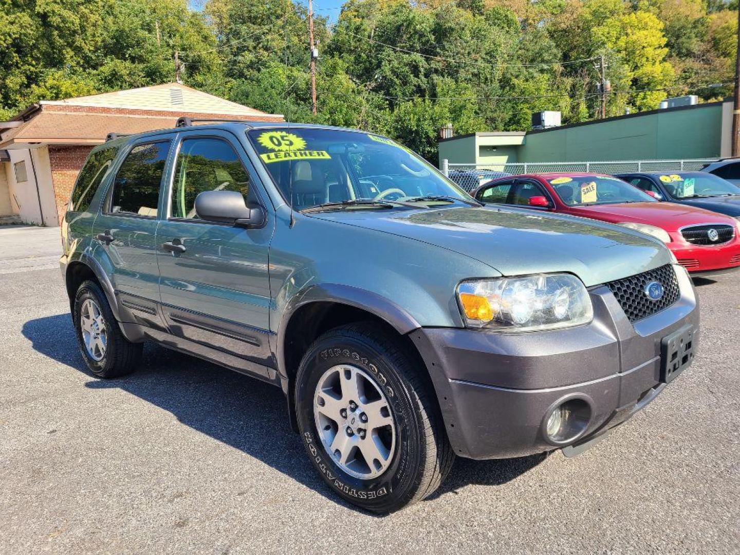 2005 GREEN FORD ESCAPE XLT (1FMCU931X5K) with an 3.0L engine, Automatic transmission, located at 117 North Cameron Street, Harrisburg, PA, 17101, (717) 963-8962, 40.266762, -76.875259 - WE FINANCE!!! Good Credit/ Bad Credit/ No Credit - ALL Trade-Ins Welcomed!!! ***Guaranteed Credit Approval*** APPLY ONLINE or CALL us TODAY ;) Internet Prices and Marketplace Prices are SPECIAL discounted ***CASH DEALS*** Retail Prices are higher. Please call us to discuss your cash and finan - Photo#6