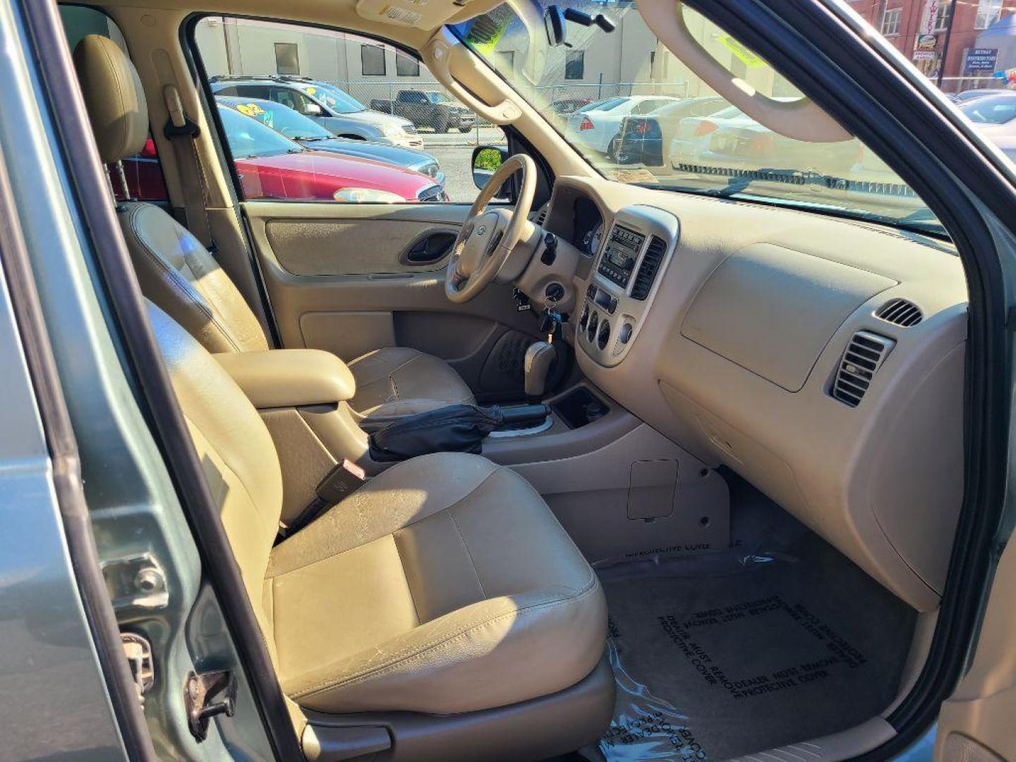 2005 GREEN FORD ESCAPE XLT (1FMCU931X5K) with an 3.0L engine, Automatic transmission, located at 117 North Cameron Street, Harrisburg, PA, 17101, (717) 963-8962, 40.266762, -76.875259 - WE FINANCE!!! Good Credit/ Bad Credit/ No Credit - ALL Trade-Ins Welcomed!!! ***Guaranteed Credit Approval*** APPLY ONLINE or CALL us TODAY ;) Internet Prices and Marketplace Prices are SPECIAL discounted ***CASH DEALS*** Retail Prices are higher. Please call us to discuss your cash and finan - Photo#8