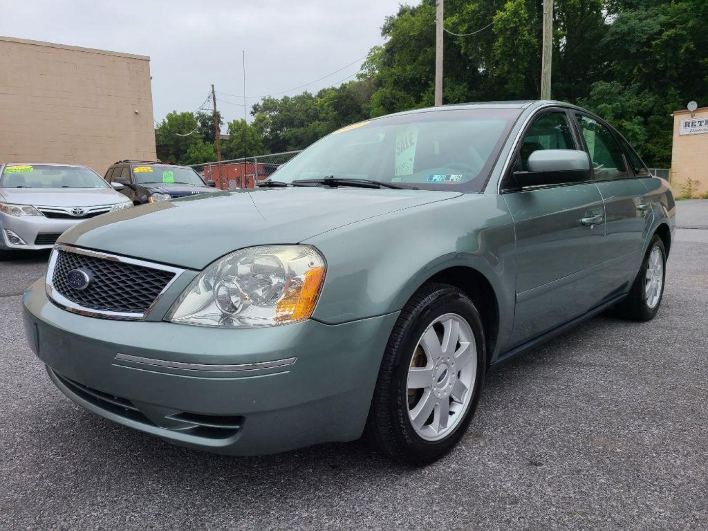 2005 GREEN FORD FIVE HUNDRED SE (1FAFP23175G) with an 3.0L engine, Automatic transmission, located at 117 North Cameron Street, Harrisburg, PA, 17101, (717) 963-8962, 40.266762, -76.875259 - WE FINANCE!!! Good Credit/ Bad Credit/ No Credit - ALL Trade-Ins Welcomed!!! ***Guaranteed Credit Approval*** APPLY ONLINE or CALL us TODAY ;) Internet Prices and Marketplace Prices are SPECIAL discounted ***CASH DEALS*** Retail Prices are higher. Please call us to discuss your cash and finan - Photo#0