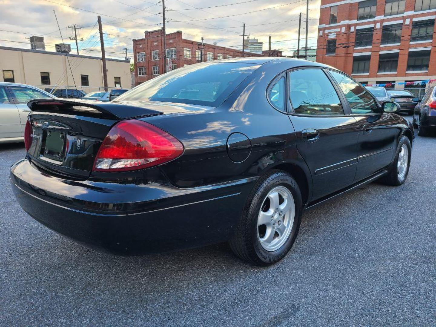 2005 BLACK FORD TAURUS SE (1FAHP53255A) with an 3.0L engine, Automatic transmission, located at 117 North Cameron Street, Harrisburg, PA, 17101, (717) 963-8962, 40.266762, -76.875259 - WE FINANCE!!! Good Credit/ Bad Credit/ No Credit - ALL Trade-Ins Welcomed!!! ***Guaranteed Credit Approval*** APPLY ONLINE or CALL us TODAY ;) Internet Prices and Marketplace Prices are SPECIAL discounted ***CASH DEALS*** Retail Prices are higher. Please call us to discuss your cash and finan - Photo#4