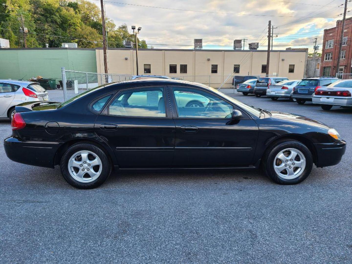 2005 BLACK FORD TAURUS SE (1FAHP53255A) with an 3.0L engine, Automatic transmission, located at 117 North Cameron Street, Harrisburg, PA, 17101, (717) 963-8962, 40.266762, -76.875259 - WE FINANCE!!! Good Credit/ Bad Credit/ No Credit - ALL Trade-Ins Welcomed!!! ***Guaranteed Credit Approval*** APPLY ONLINE or CALL us TODAY ;) Internet Prices and Marketplace Prices are SPECIAL discounted ***CASH DEALS*** Retail Prices are higher. Please call us to discuss your cash and finan - Photo#5